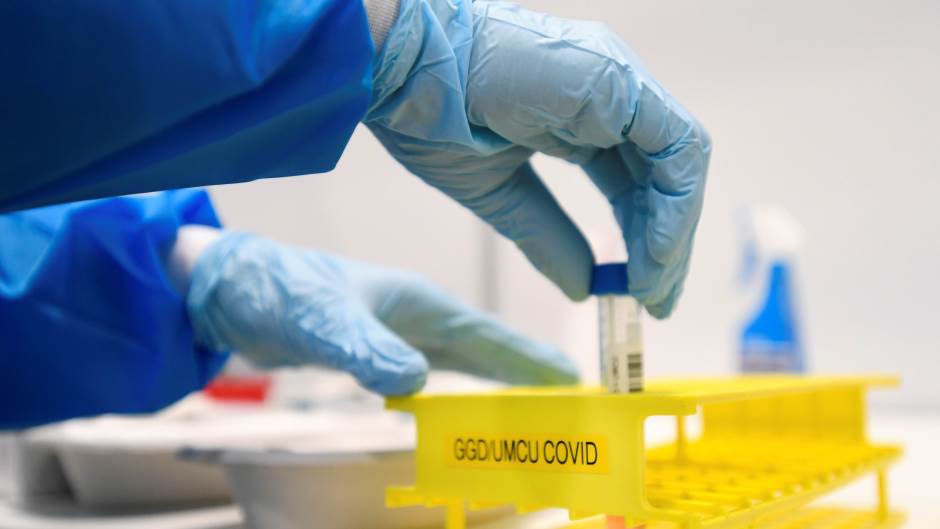 2020-11-18T124338Z_112872280_RC2O5K9V450I_RTRMADP_3_HEALTH-CORONAVIRUS-NETHERLANDS-TESTING