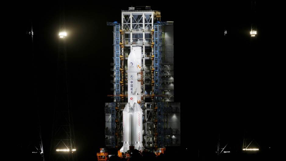 2020-12-01T154005Z_350315184_RC2FEK9ZJ122_RTRMADP_3_SPACE-EXPLORATION-CHINA-MOON