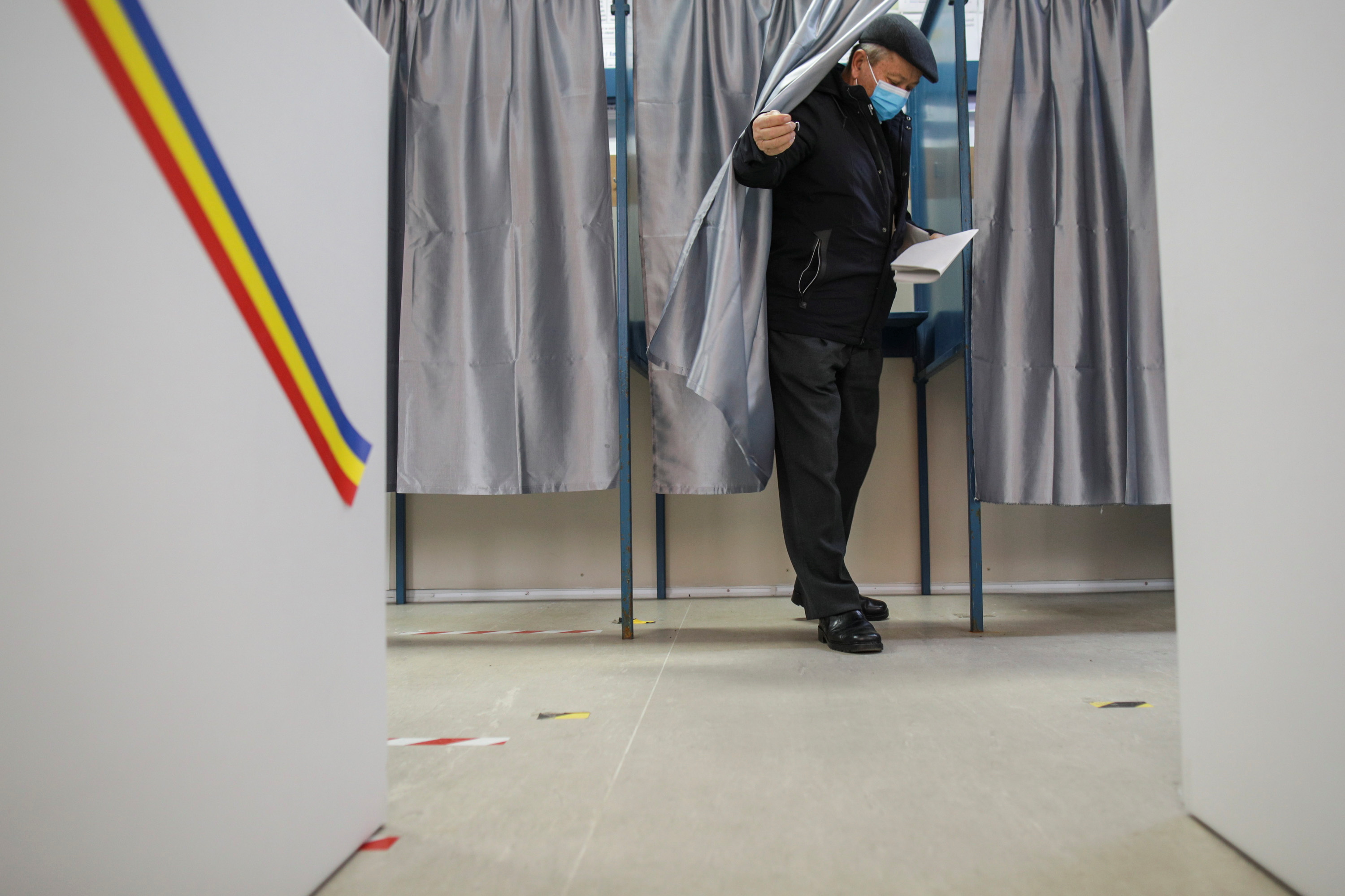 2020-12-06T112950Z_1294364853_RC2NHK9LLRHR_RTRMADP_3_ROMANIA-ELECTION