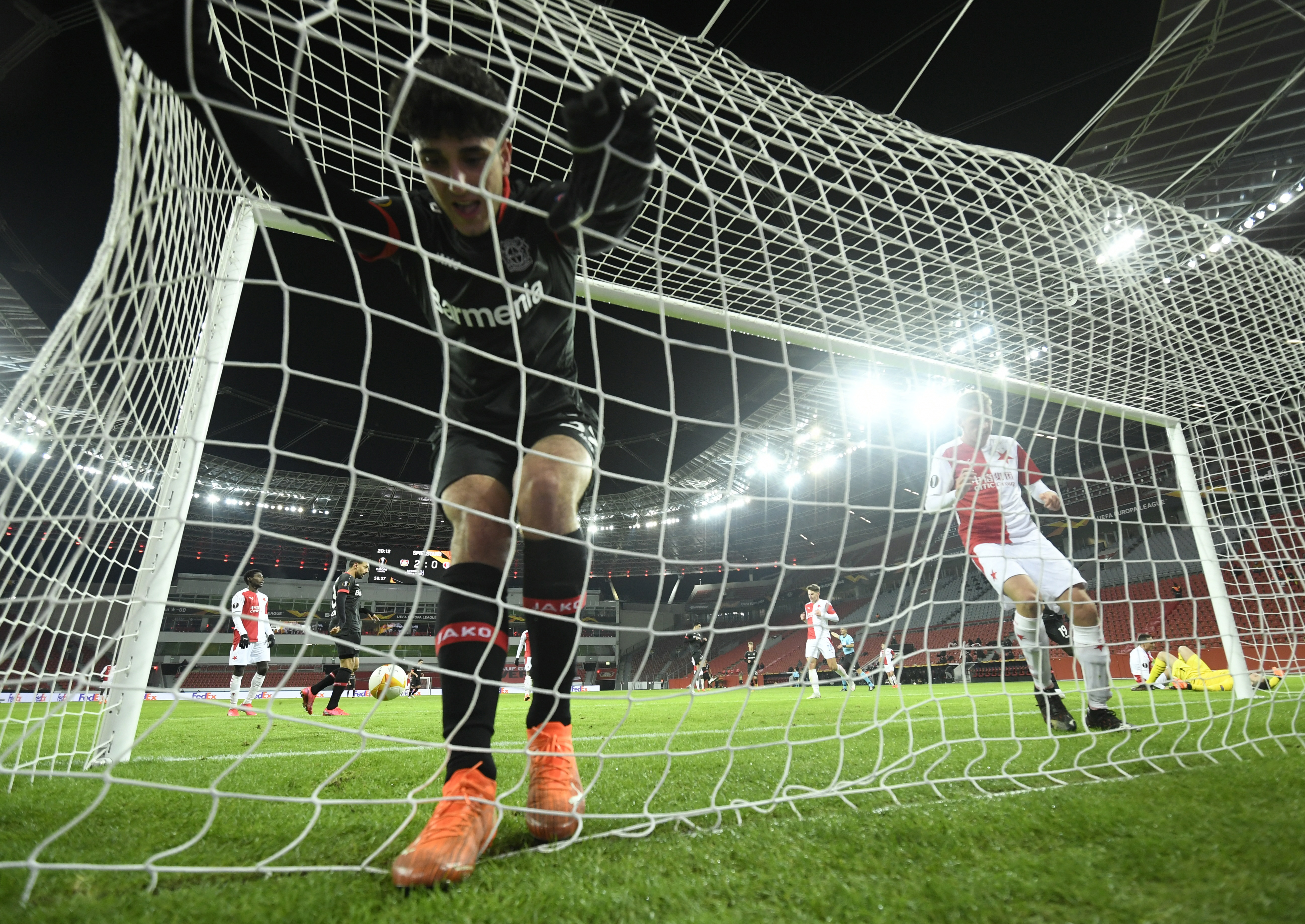 2020-12-10T195350Z_1031727933_UP1EGCA1J9Q5K_RTRMADP_3_SOCCER-EUROPA-B04-SLP-REPORT