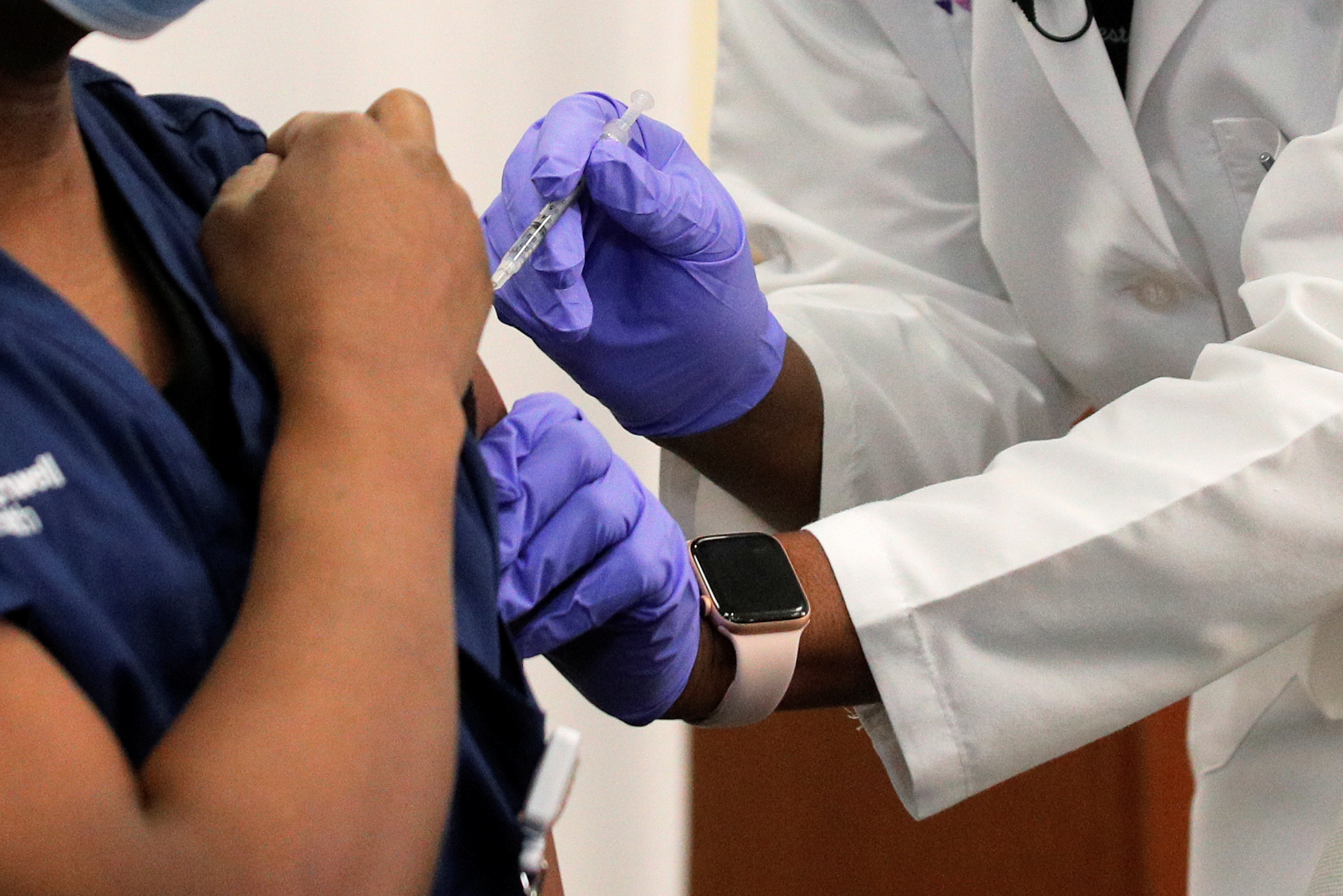 2020-12-14T155538Z_808919335_RC23NK9SKQYF_RTRMADP_3_HEALTH-CORONAVIRUS-VACCINES