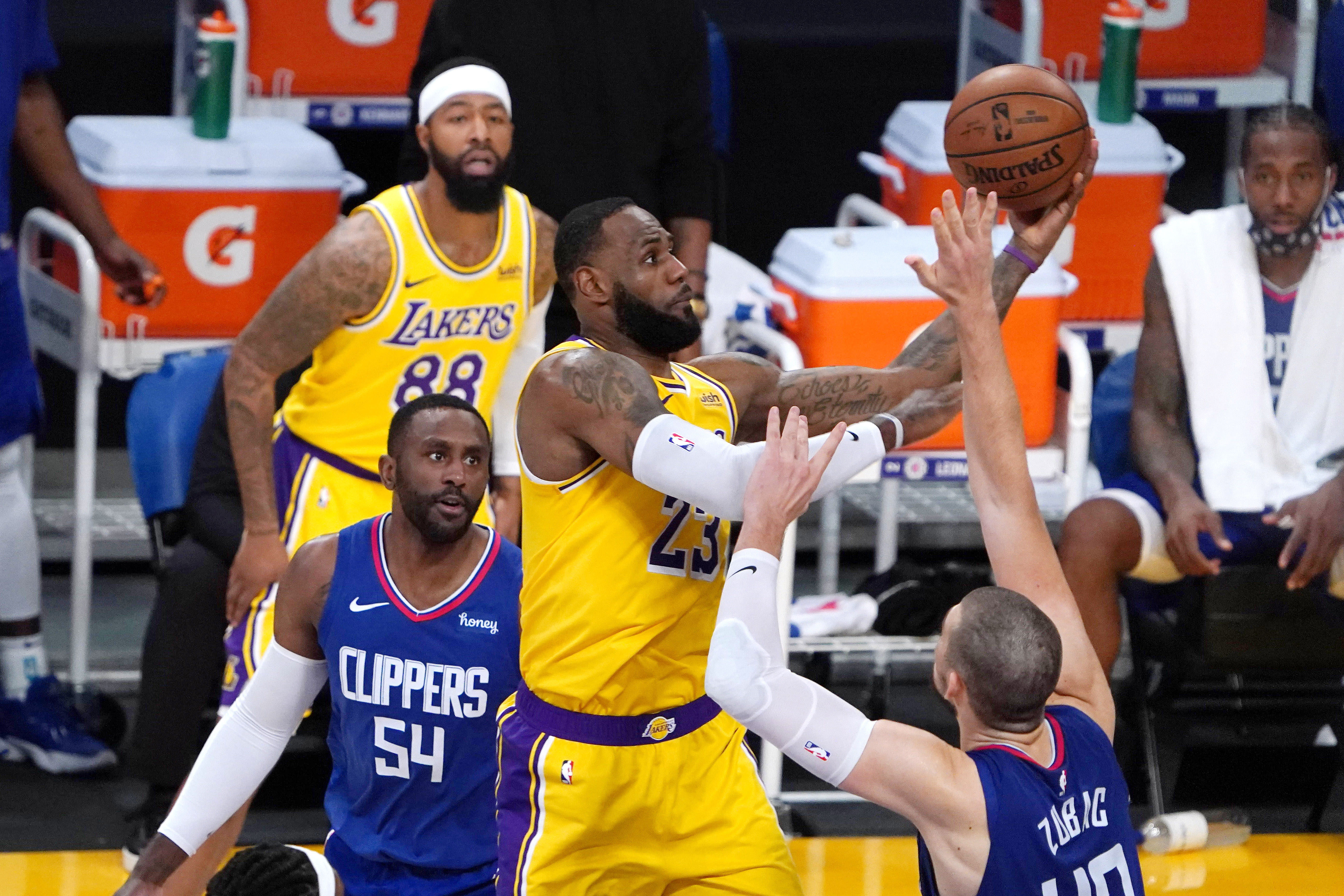 2020-12-23T055712Z_1881147135_MT1USATODAY15352032_RTRMADP_3_NBA-LOS-ANGELES-CLIPPERS-AT-LOS-ANGELES-LAKERS