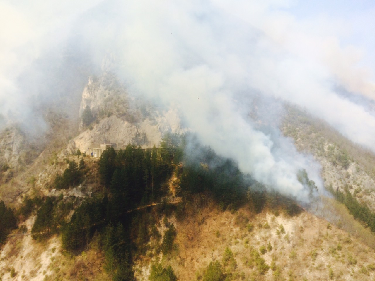 20200410-2HS-požar-Mostar2