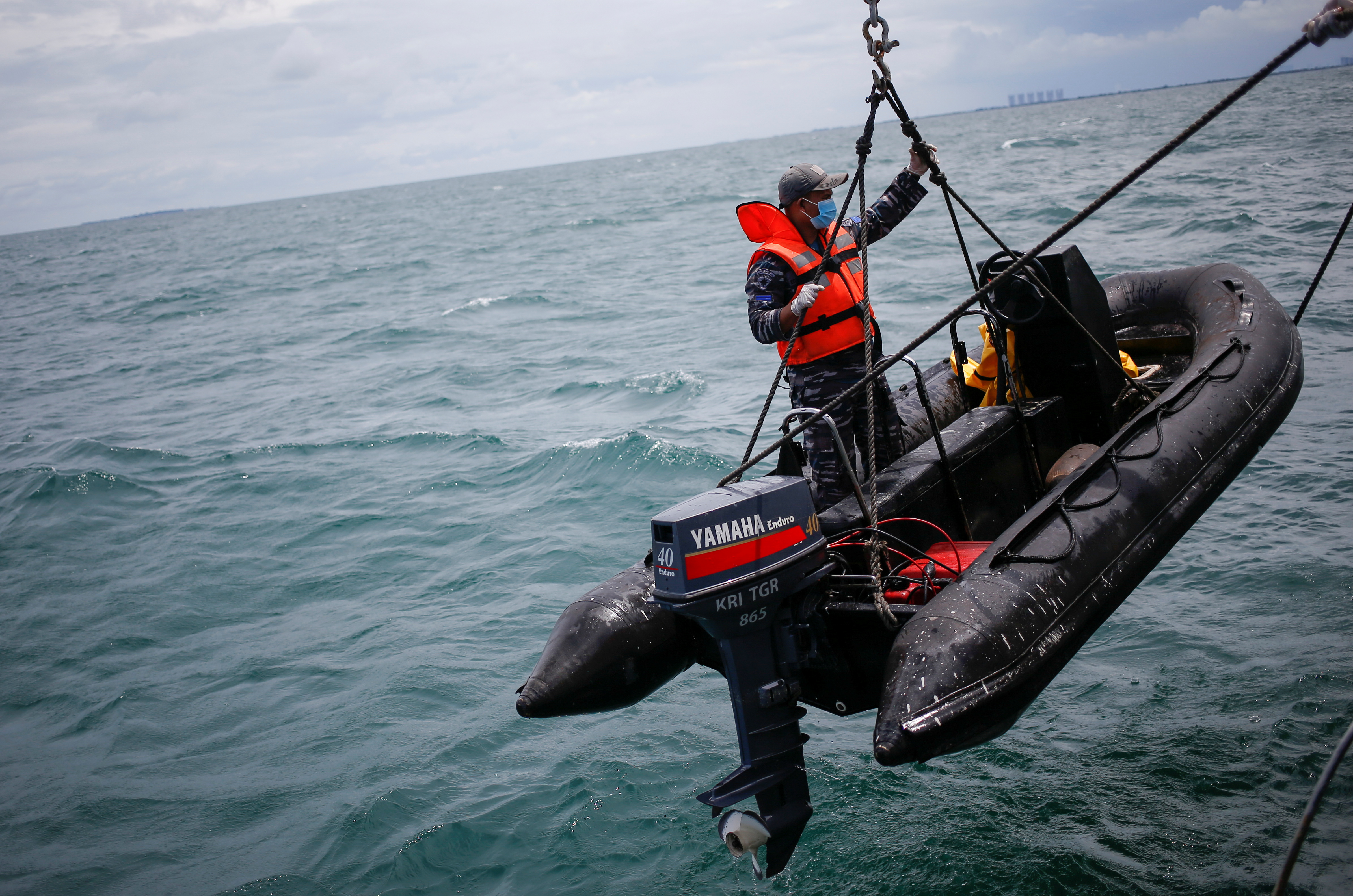 Indonesia continues search for debris of Sriwijaya Air flight SJ 182