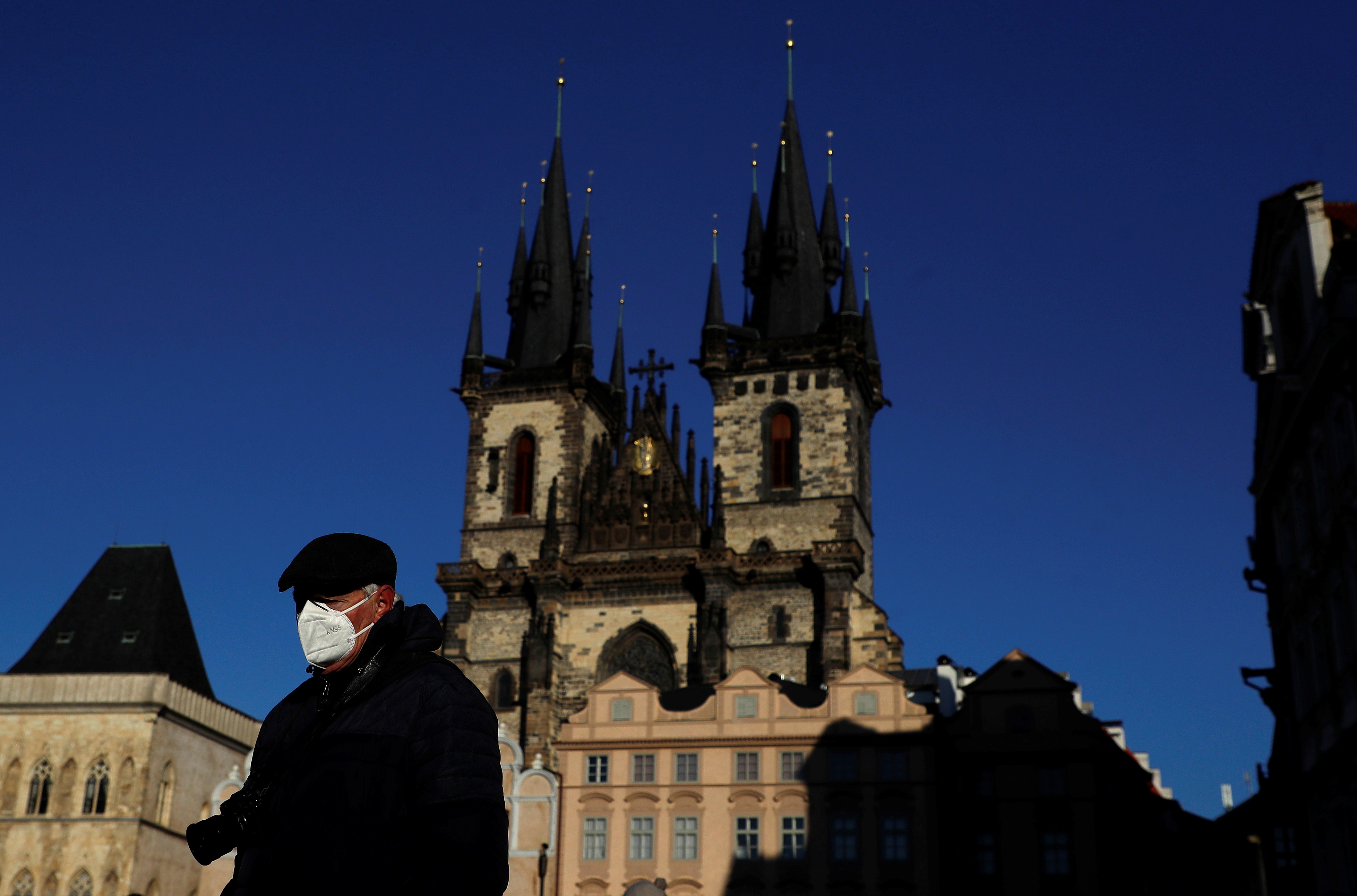 The coronavirus disease (COVID-19) outbreak in Prague