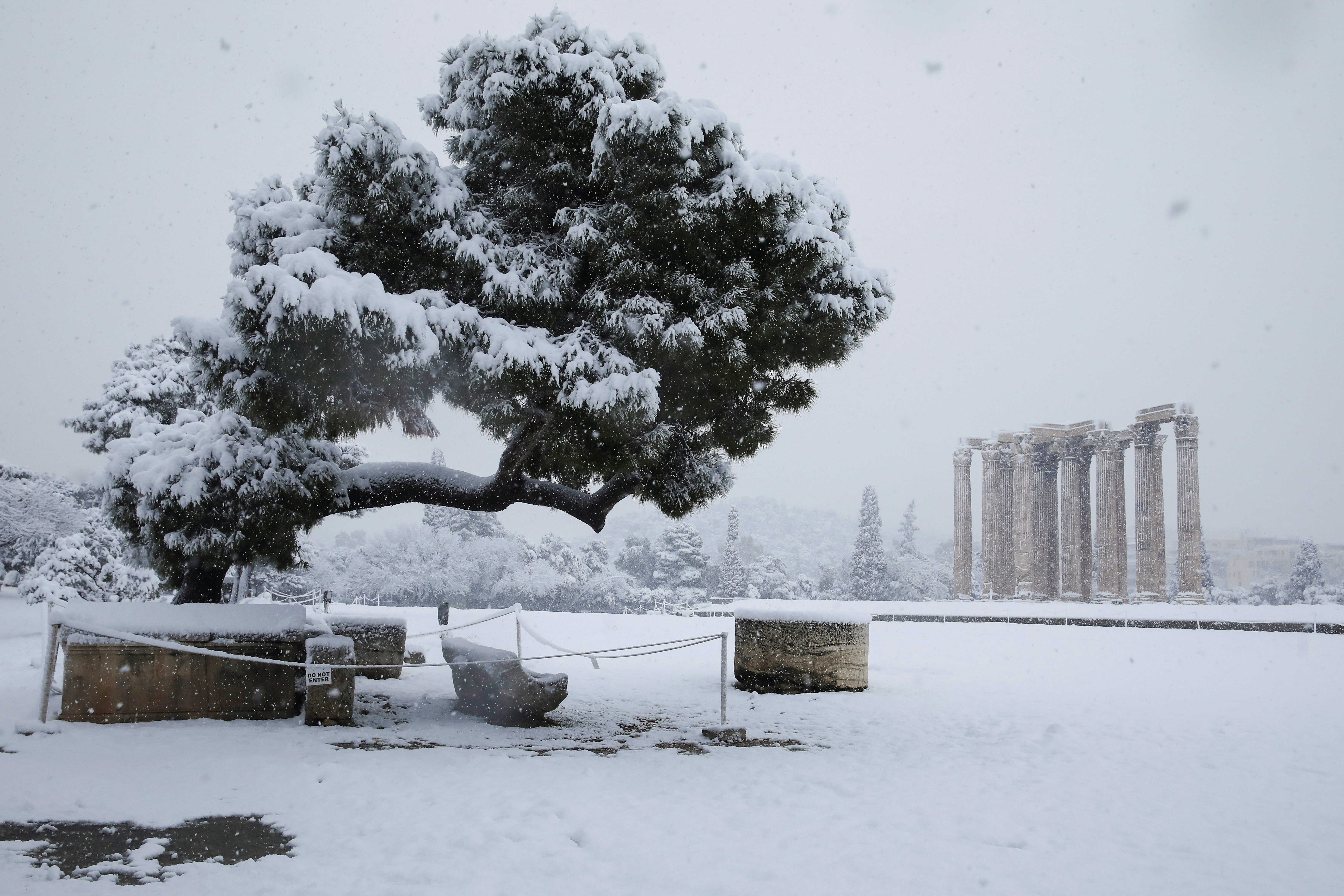 Heavy snowfall in Athens