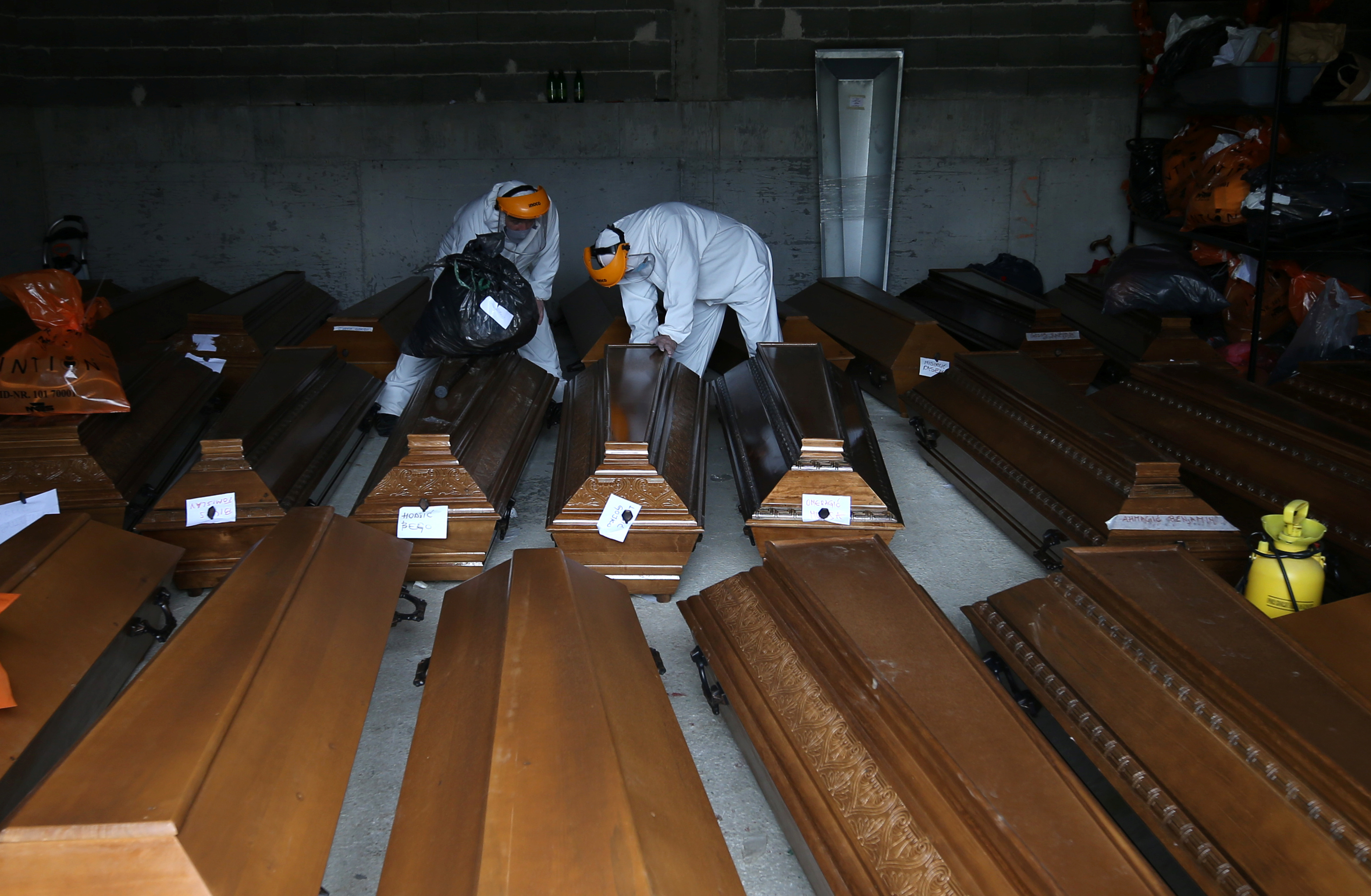 kovčezi mrtvi korona