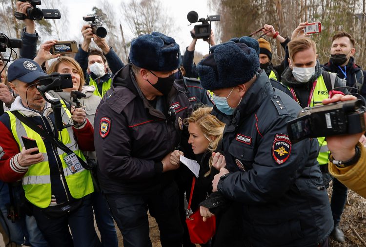 2021-04-06T124958Z_293661913_RC2CQM97AIEO_RTRMADP_3_RUSSIA-POLITICS-NAVALNY-750x506