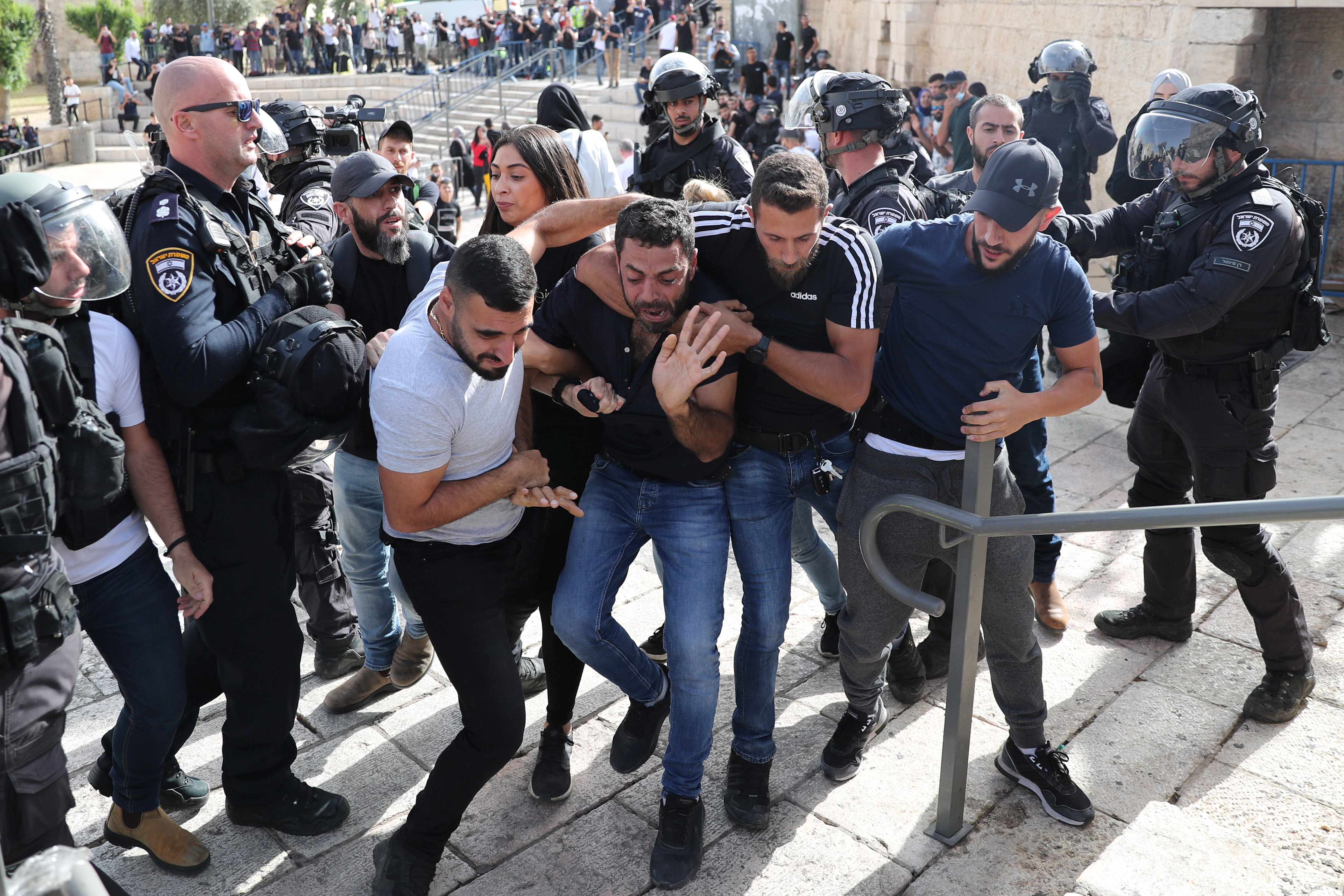 Violence flares at al-Aqsa mosque as Israel marks Jerusalem Day