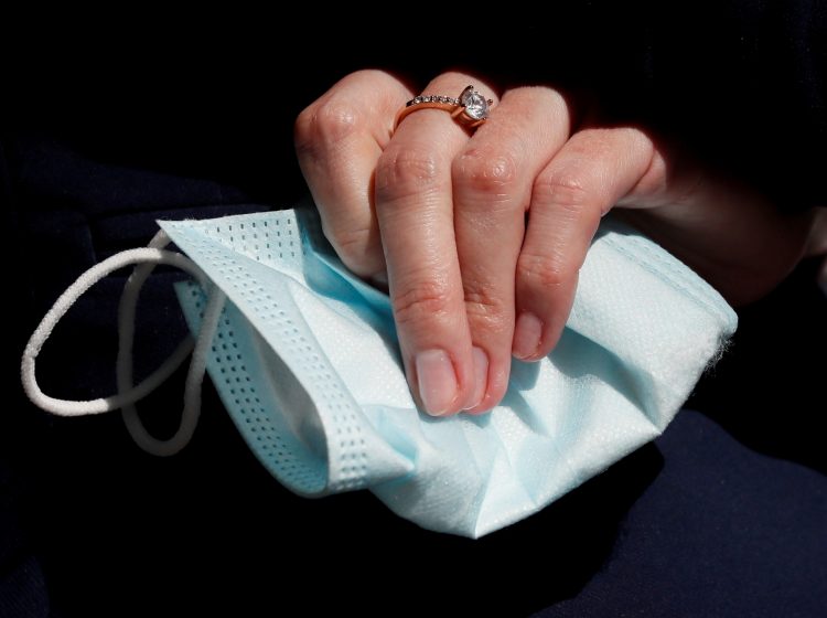 2021-06-28T075704Z_1388592763_RC2J9O912478_RTRMADP_3_HEALTH-CORONAVIRUS-UKRAINE-DEATHS-750x560