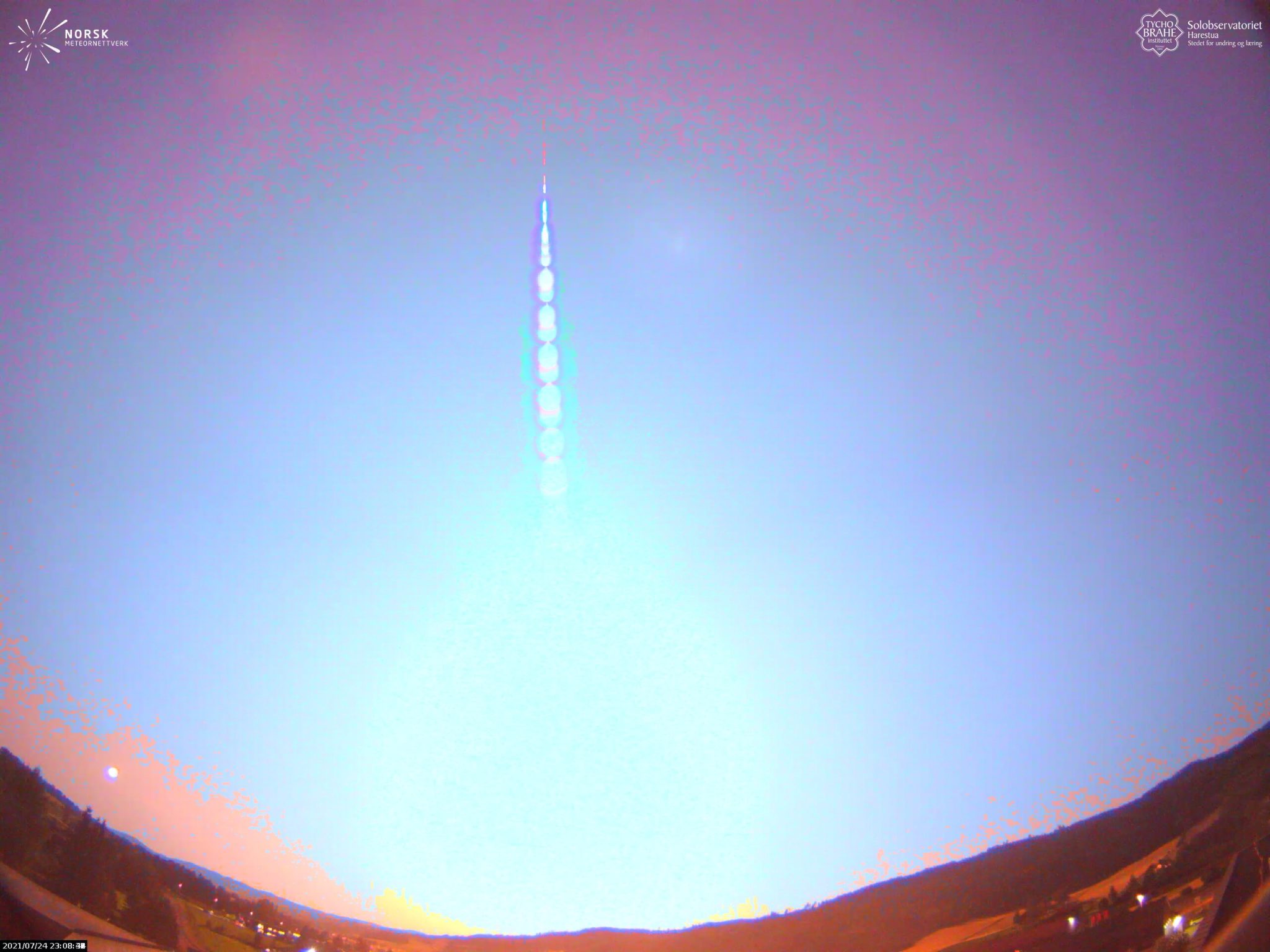 2021-07-25T170610Z_1174495119_RC2TRO9CAL93_RTRMADP_3_NORWAY-METEOR-2048x1536-1.jpg