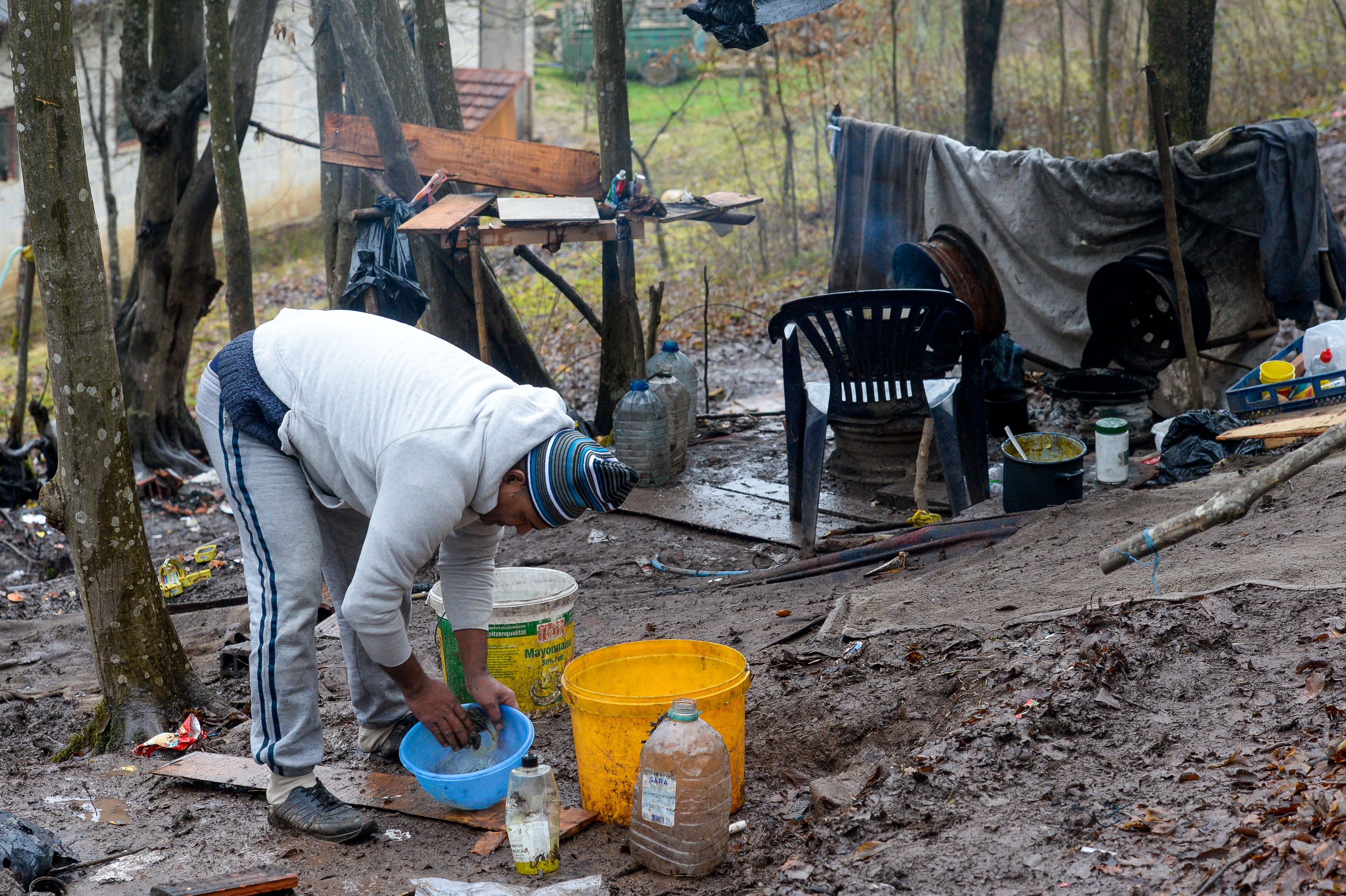 BiH: Migranti u kampu kod Velike Kladuše borave u izuzetno teškim uslovima