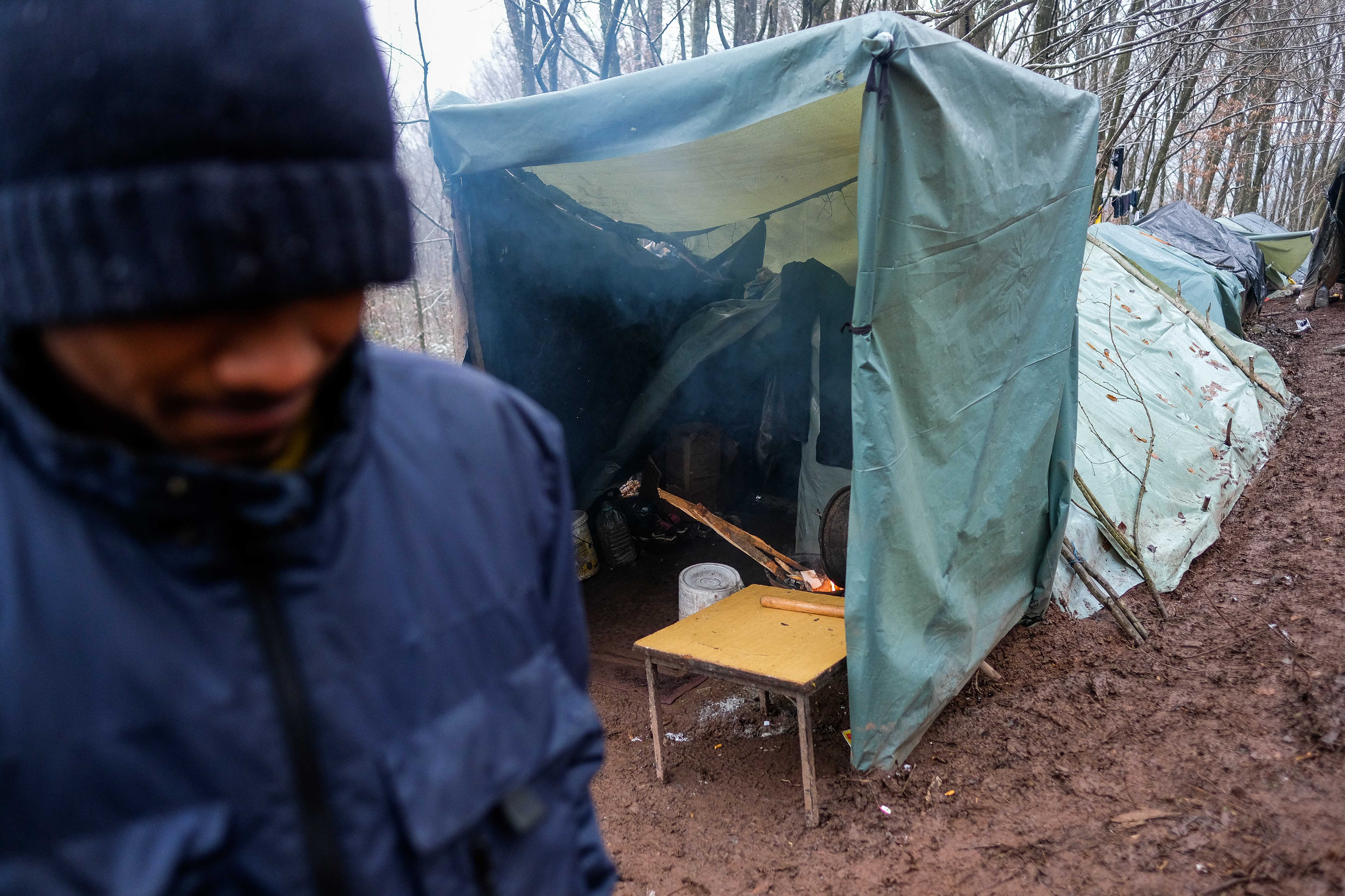 BiH: Migranti u šumi kod Velike Kladuše u teškom stanju, snijeg i niske temperature donijeli nove probleme