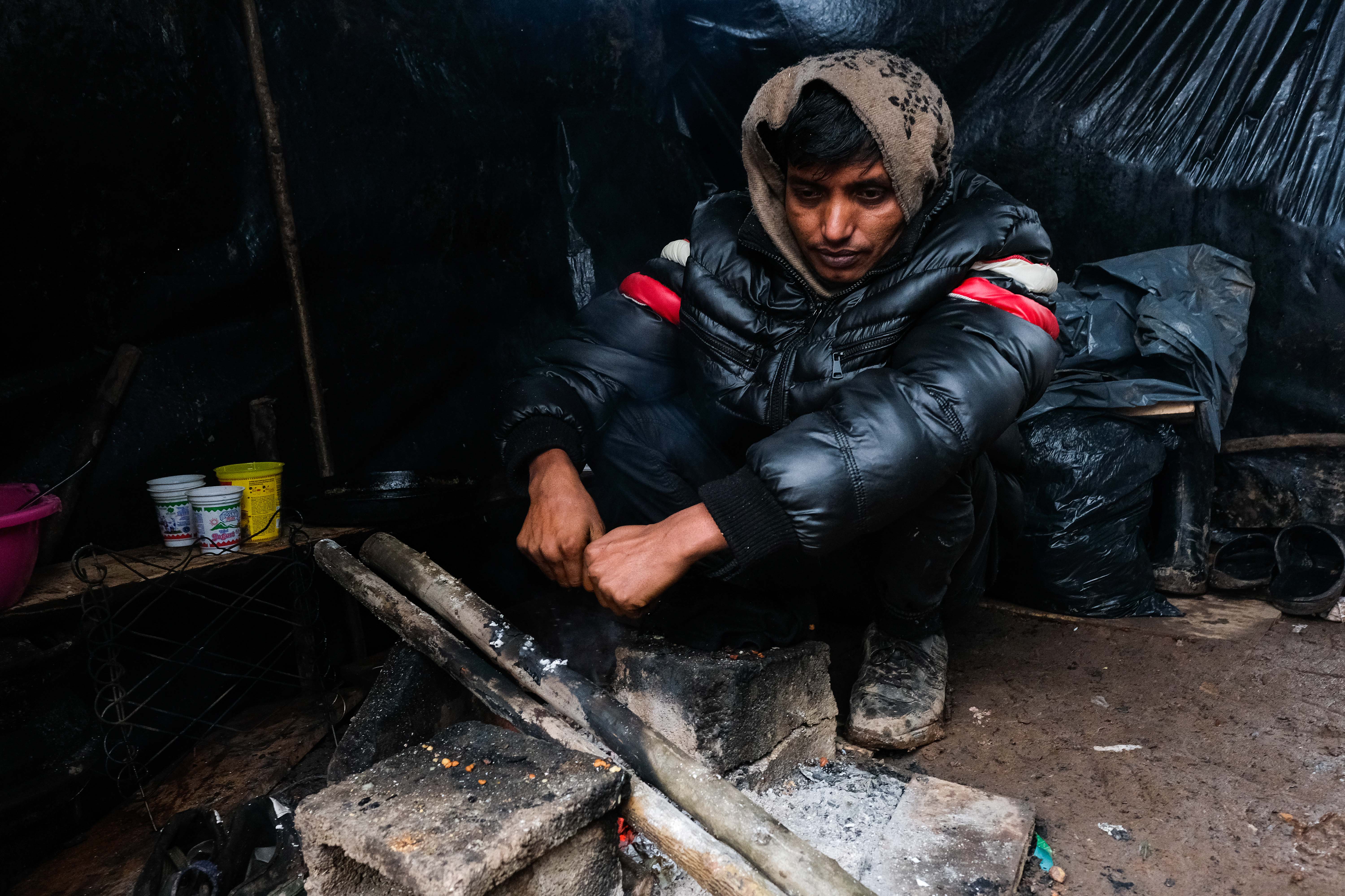 BiH: Migranti u šumi kod Velike Kladuše u teškom stanju, snijeg i niske temperature donijeli nove probleme