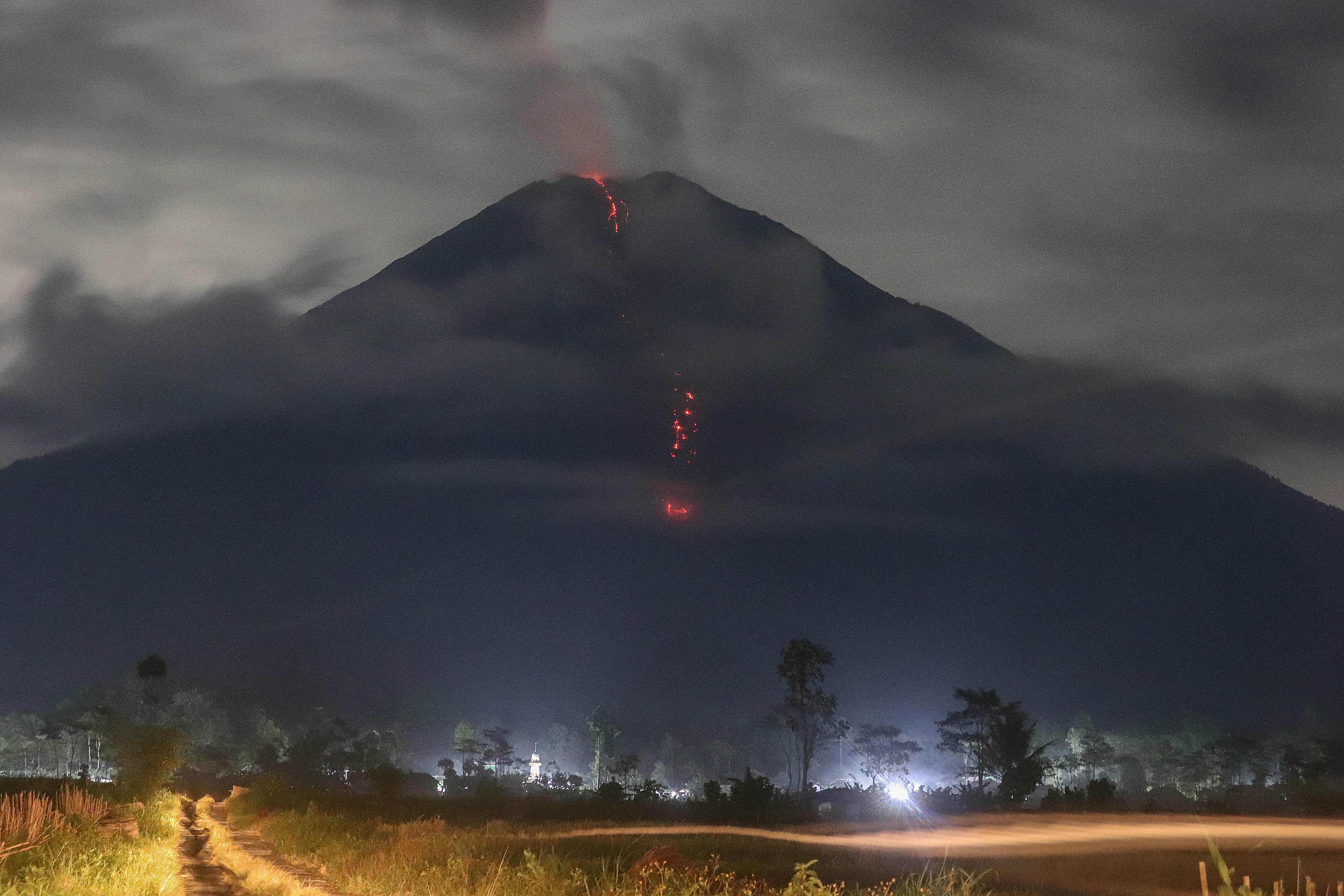 MOUNT SEMERU ERUPTION