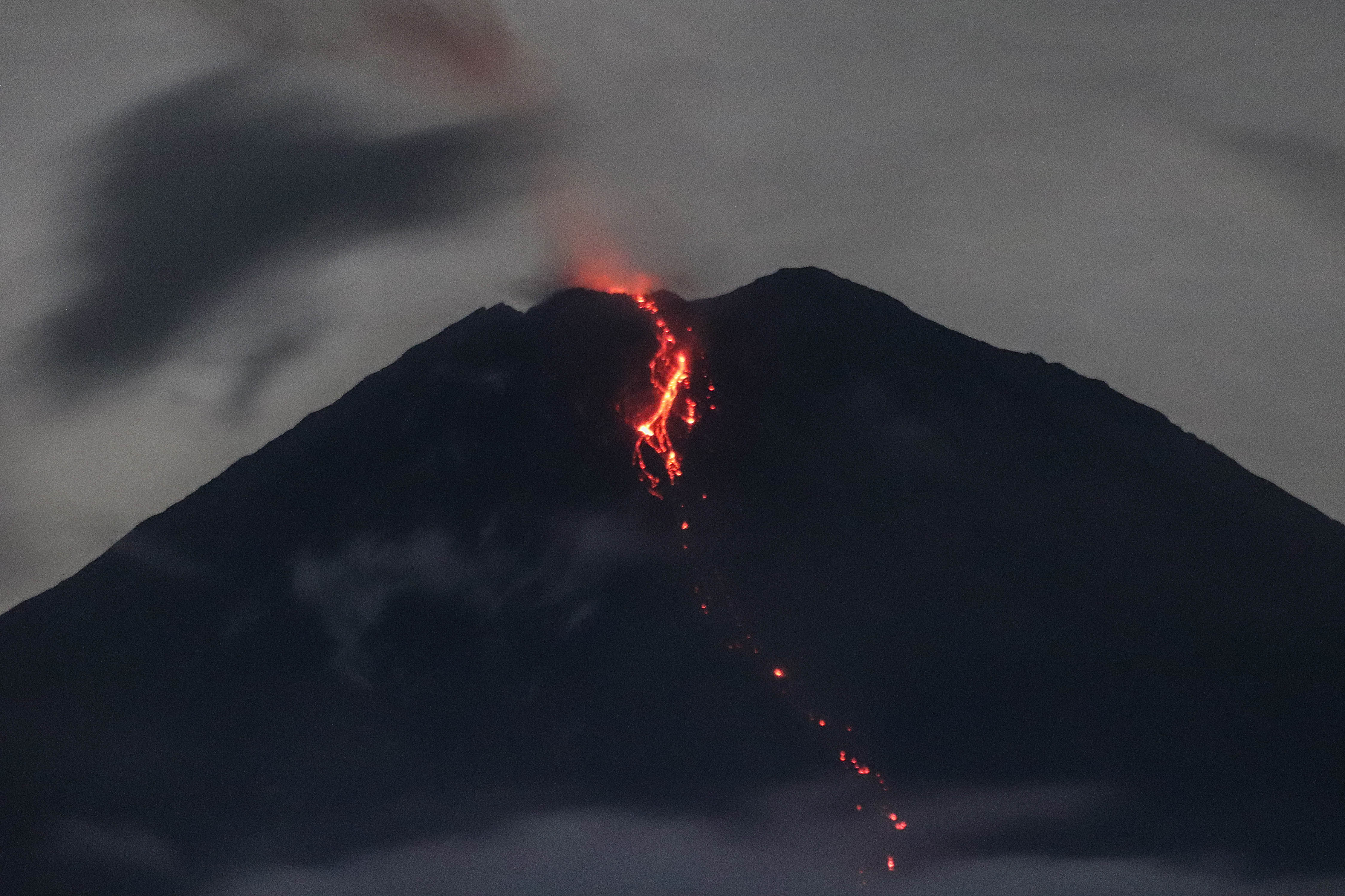 MOUNT SEMERU ERUPTION