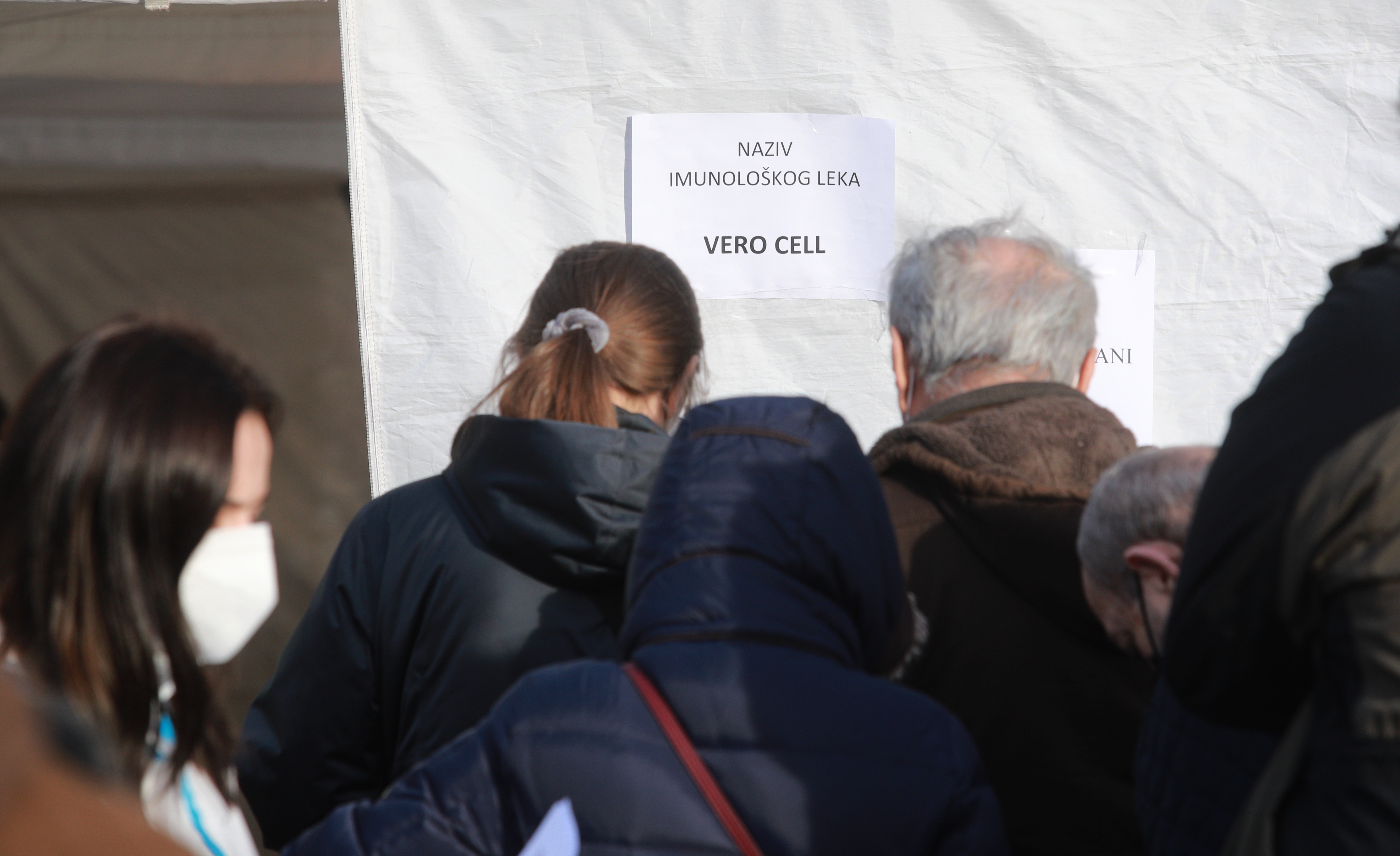 Beograd: Građani u redovima čekaju na vakcinaciju protiv koronavirusa