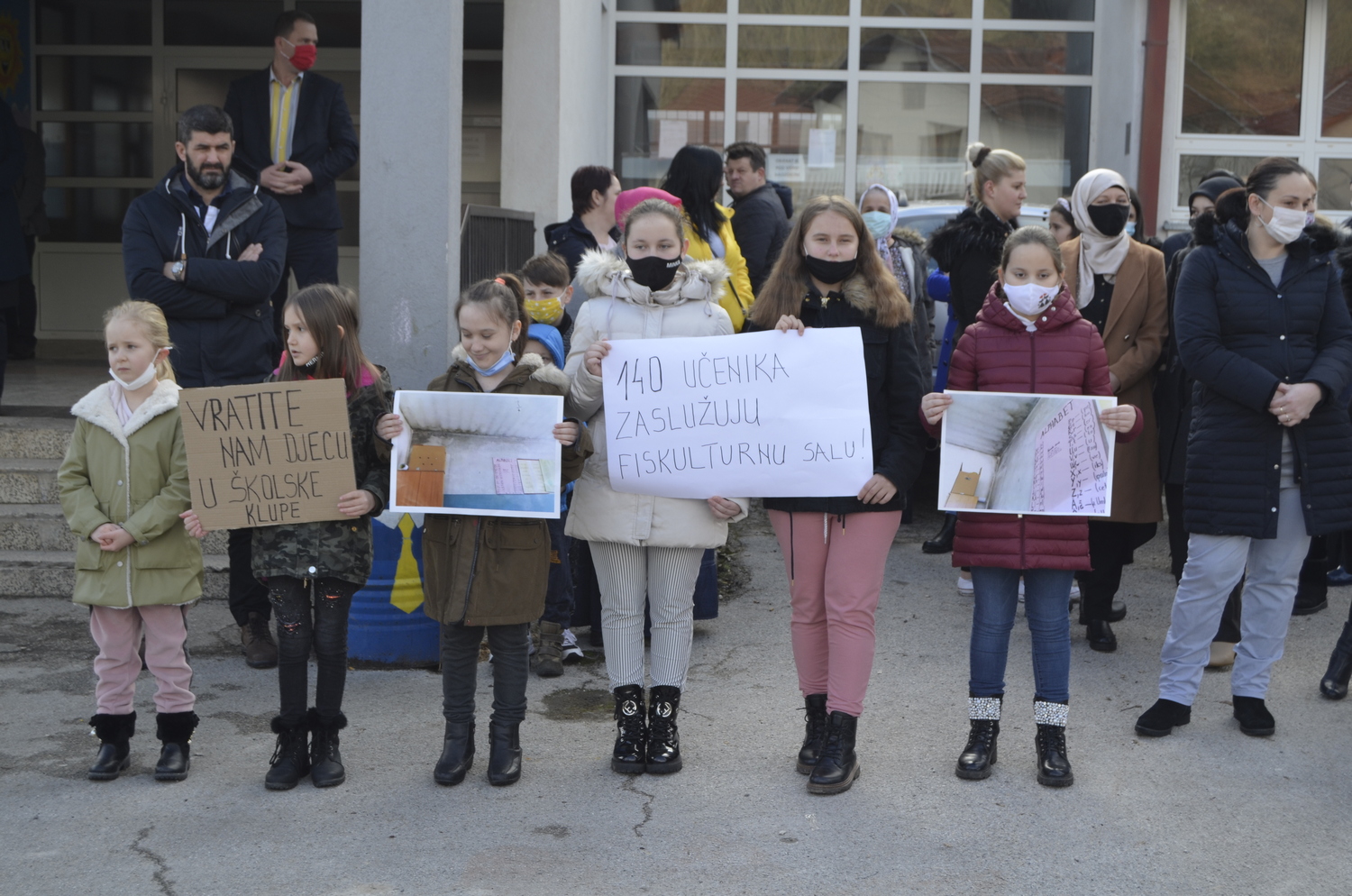 Protest roditelja djece koja pohađaju područnu školu u Potočarima