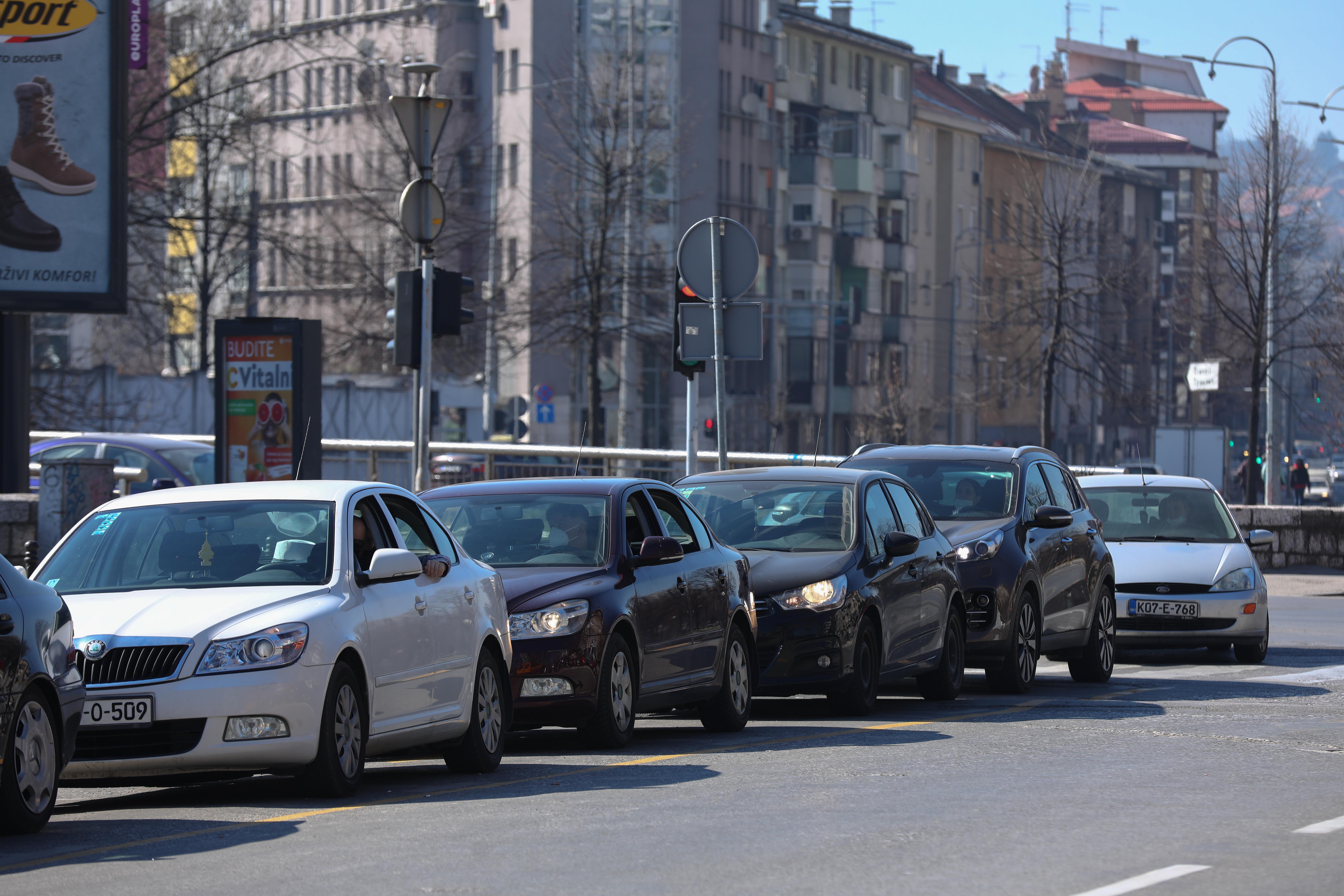Sarajevo: Raste broj oboljelih od COVID-19, građani sve manje poštuju mjere zaštite