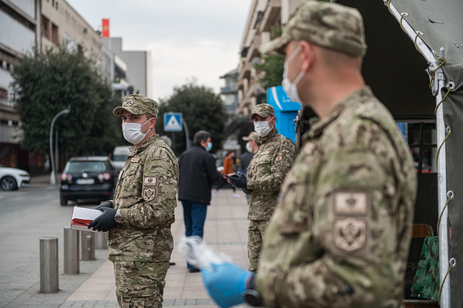 Podgorica: Broj zaraženih i umrlih raste, vojska i policija kontrolišu poštivanje mjera