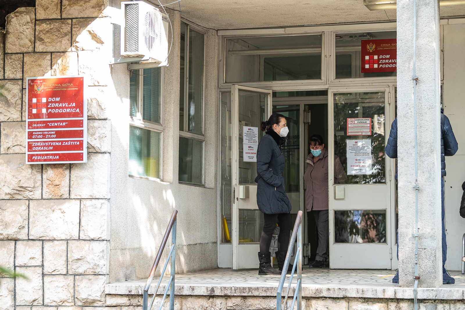 Podgorica: Broj zaraženih i umrlih raste, vojska i policija kontrolišu poštivanje mjera