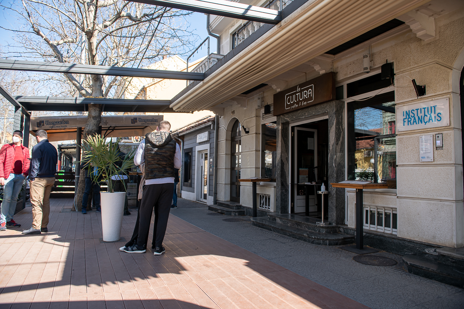 Podgorica: Broj zaraženih i umrlih raste, vojska i policija kontrolišu poštivanje mjera