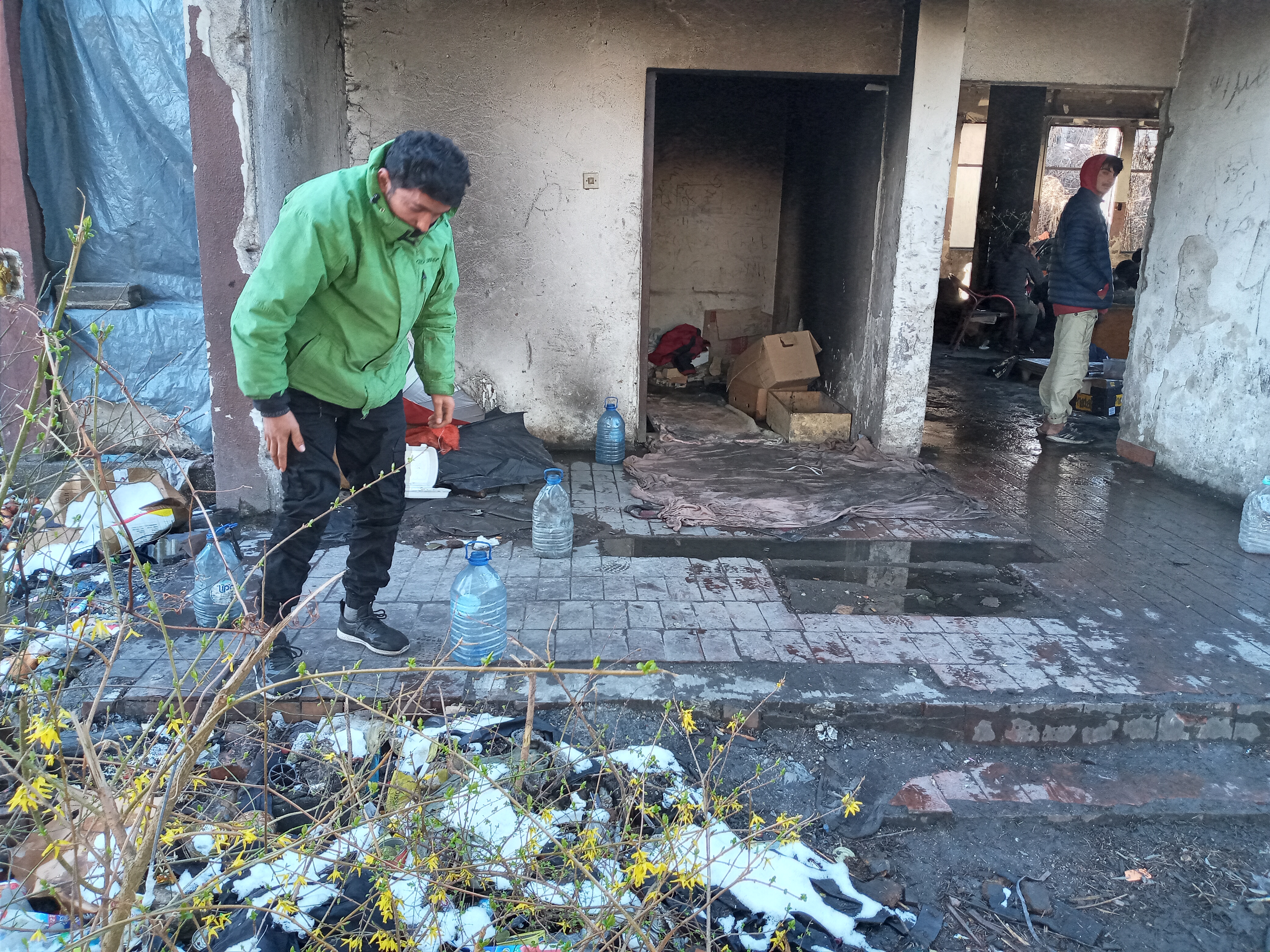 Bihać: U neuslovnom objektu Krajina-metala borave stotine migranata