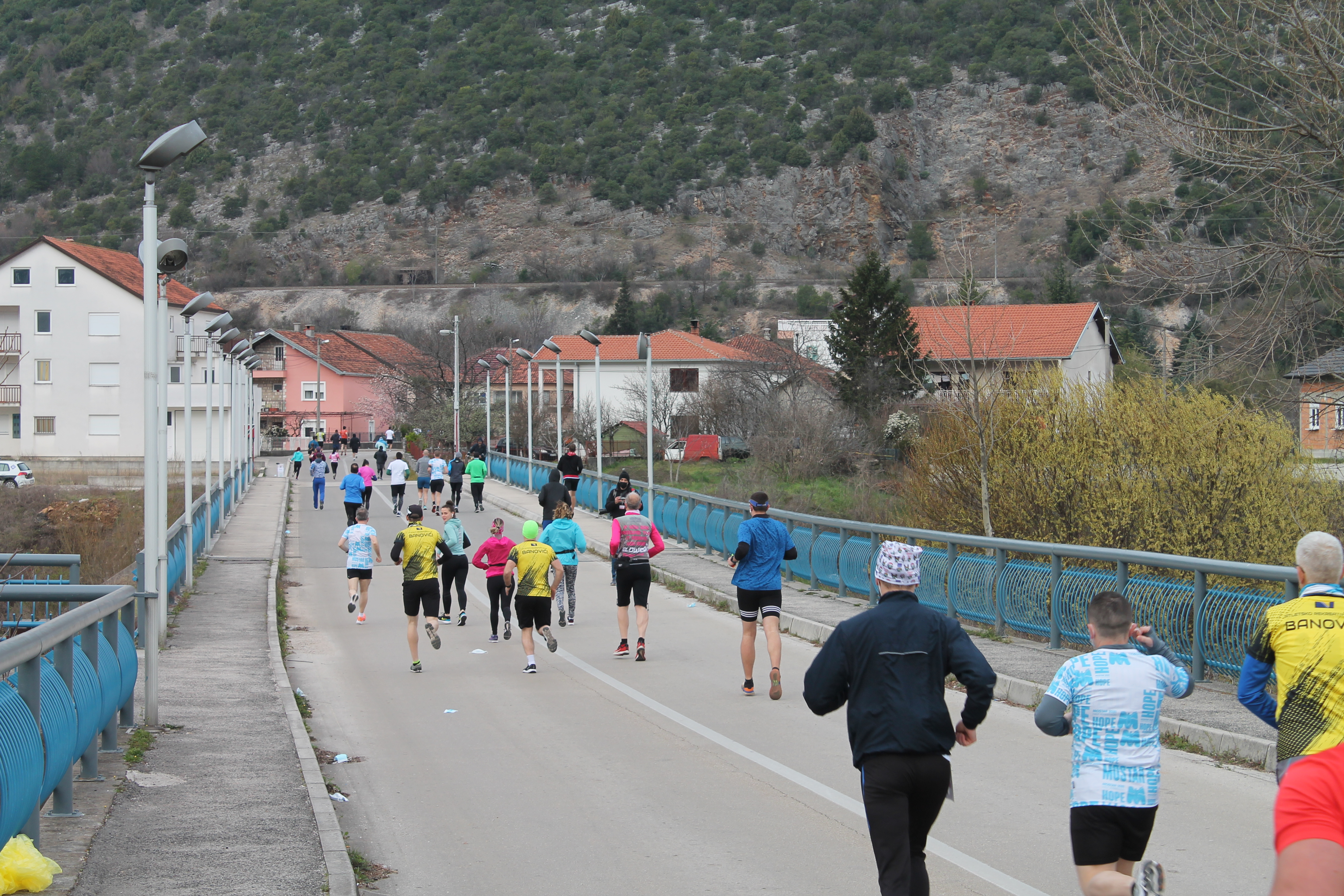 Više stotina trkača učestvuje na petom Mostarskom polumaratonu