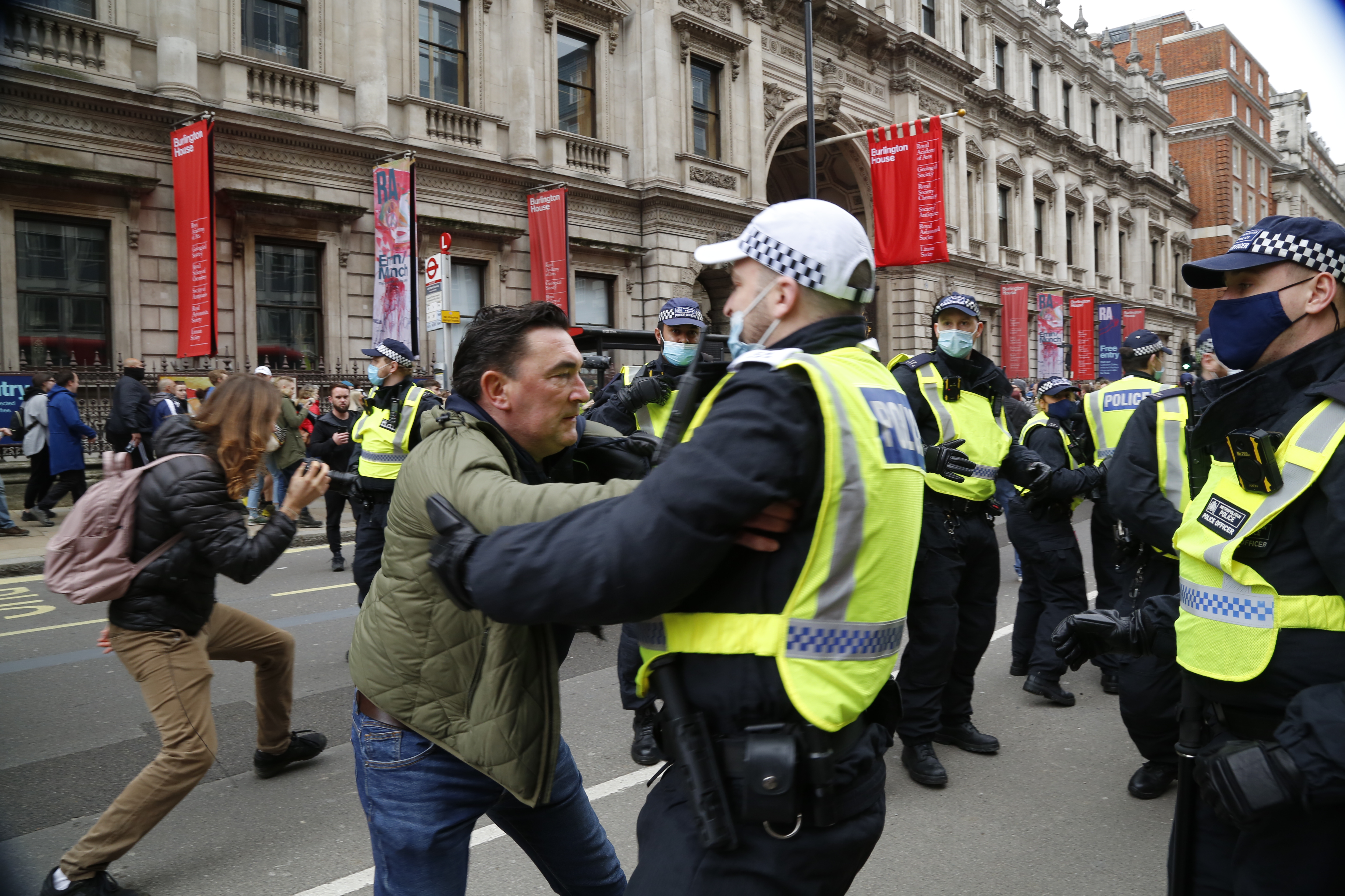 Velika Britanija: Na protestima u Londonu privedeno više osoba