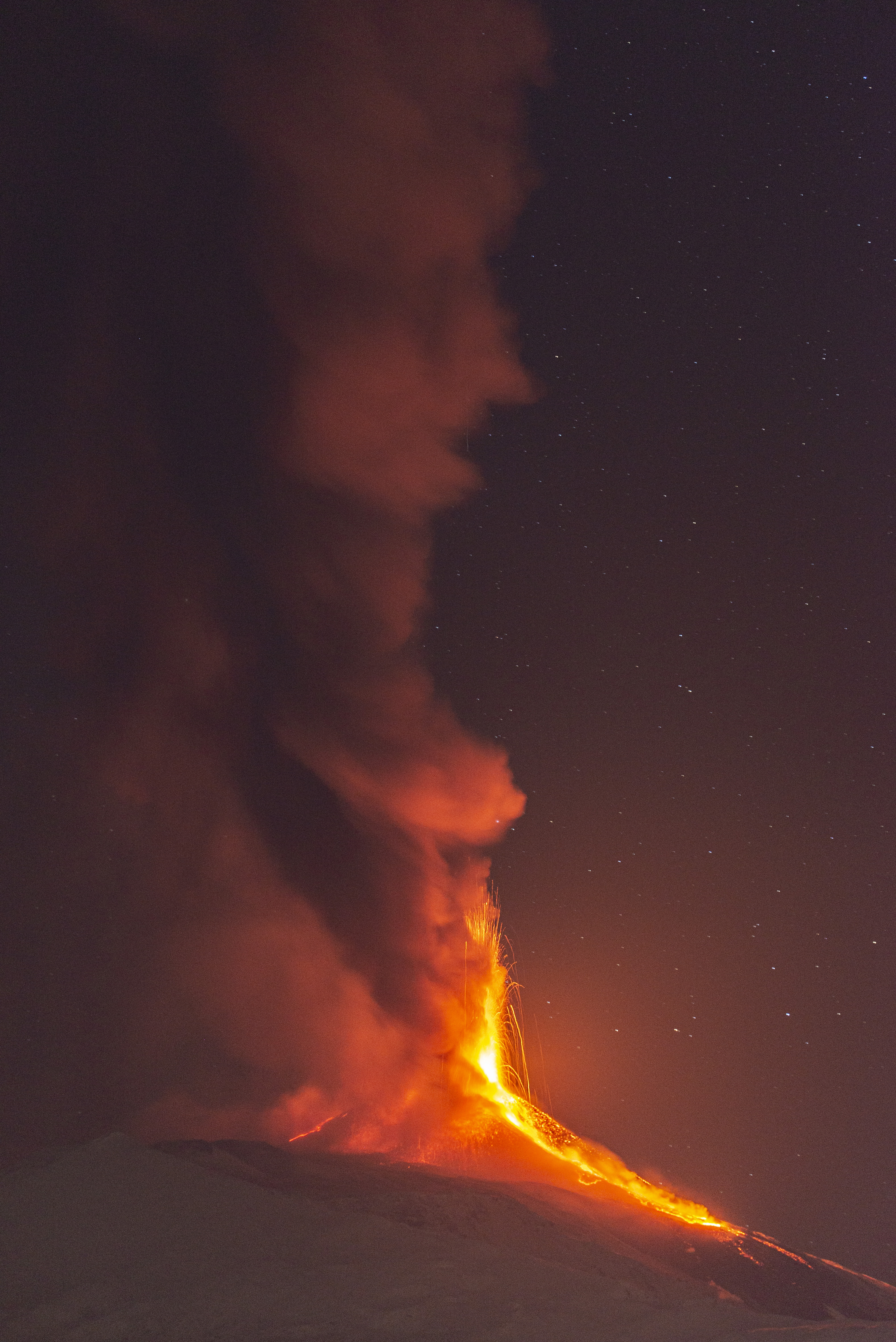 Etna nastavila izbacivati lavu i pepeo