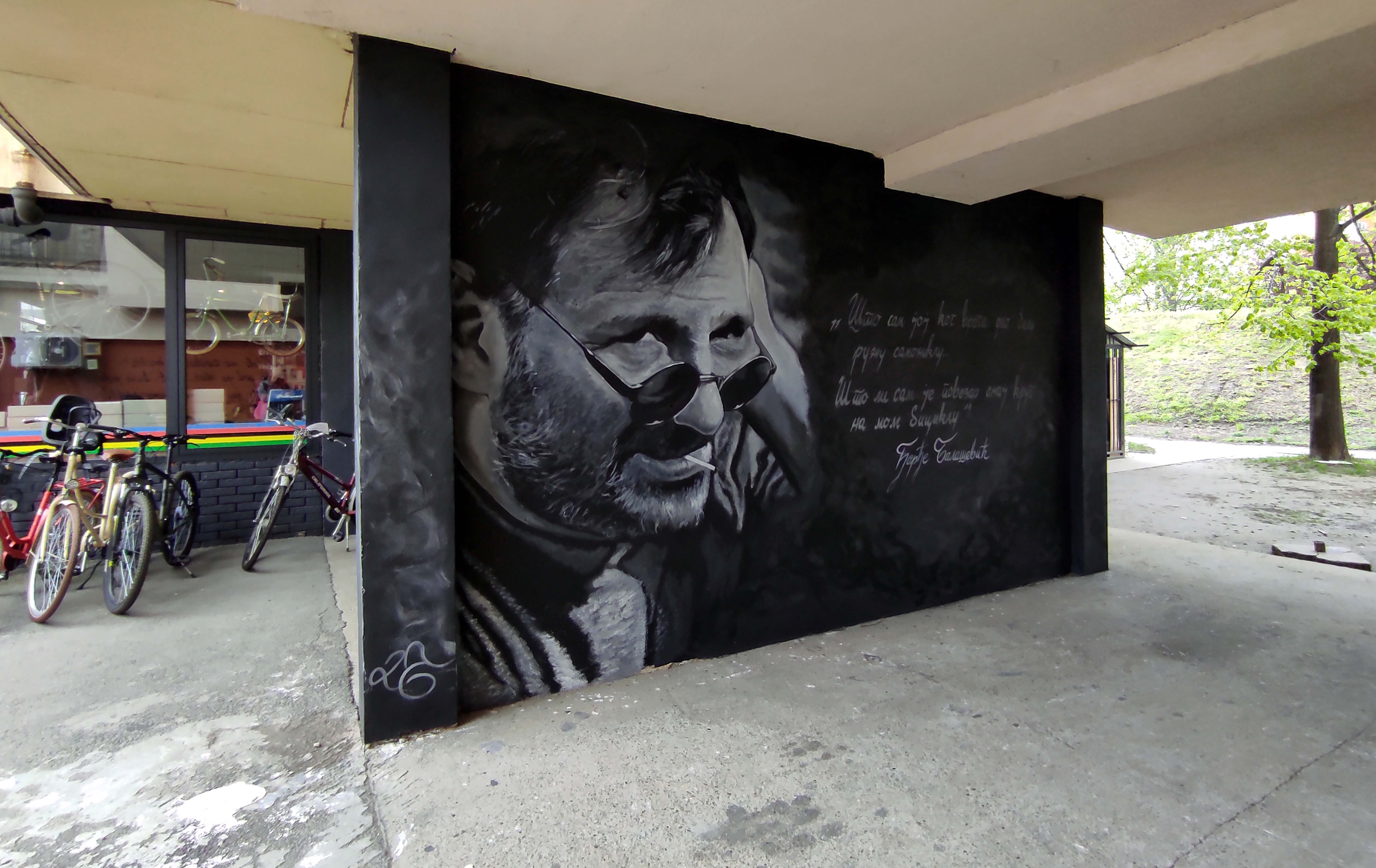 Zahvala Panonskom mornaru: Na novosadskim fasadama niču murali posvećeni Đorđu Balaševiću