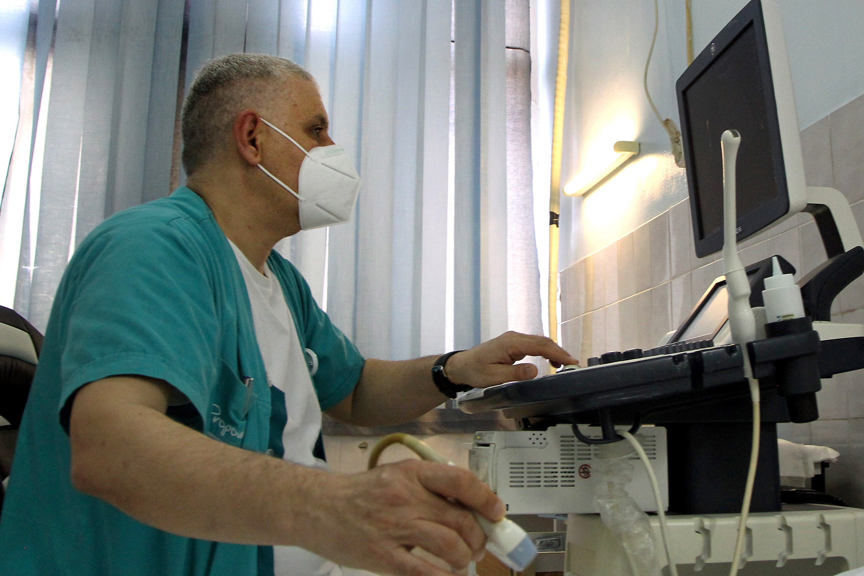 Dr. Milan Stefanović, ginekolog: Prenošenje koronavirusa sa majke na novorođenče izuzetno retko