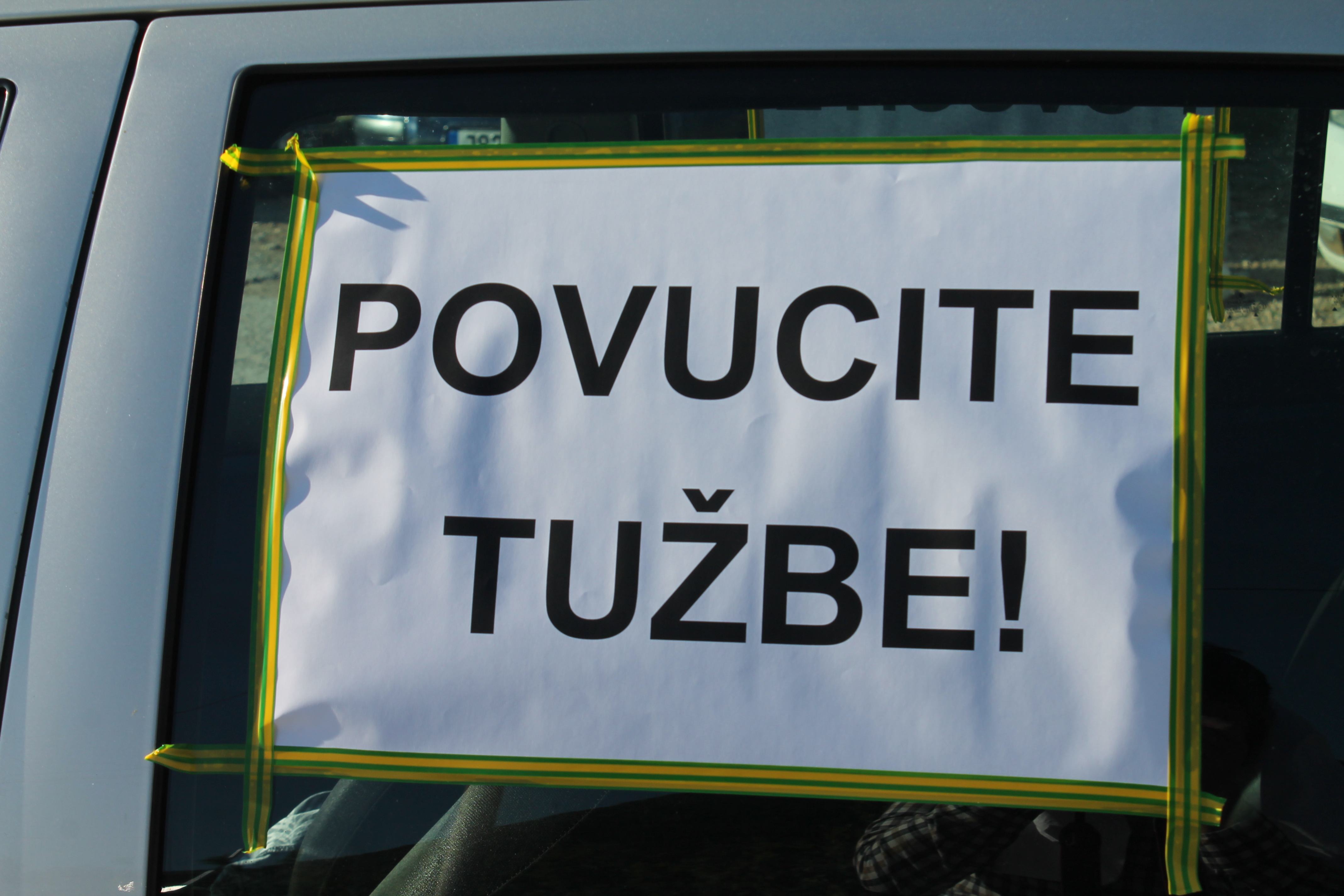 Mostar: Građani u protestnoj koloni zahtijevali izmiještanje deponije Uborak