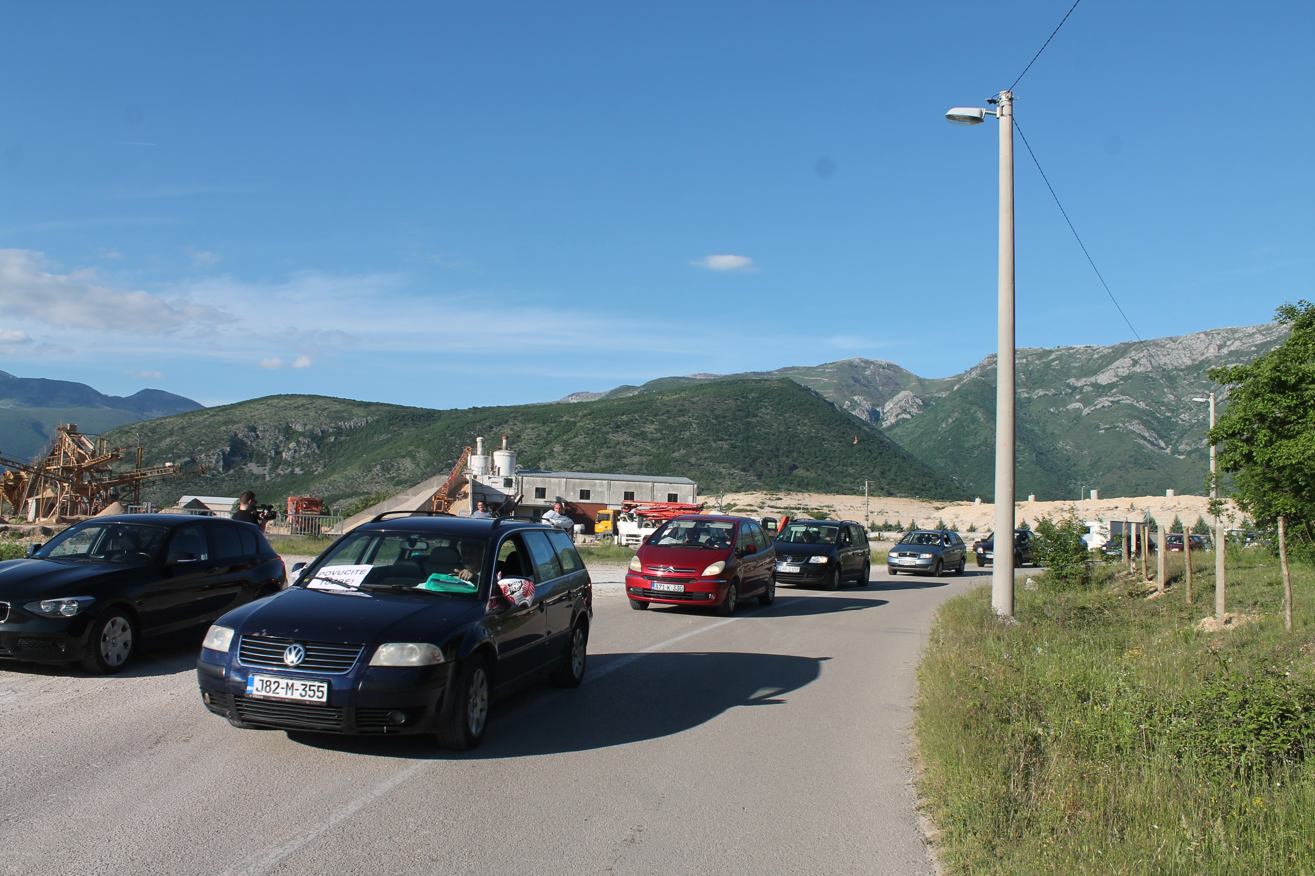 Mostar: Građani u protestnoj koloni zahtijevali izmiještanje deponije Uborak