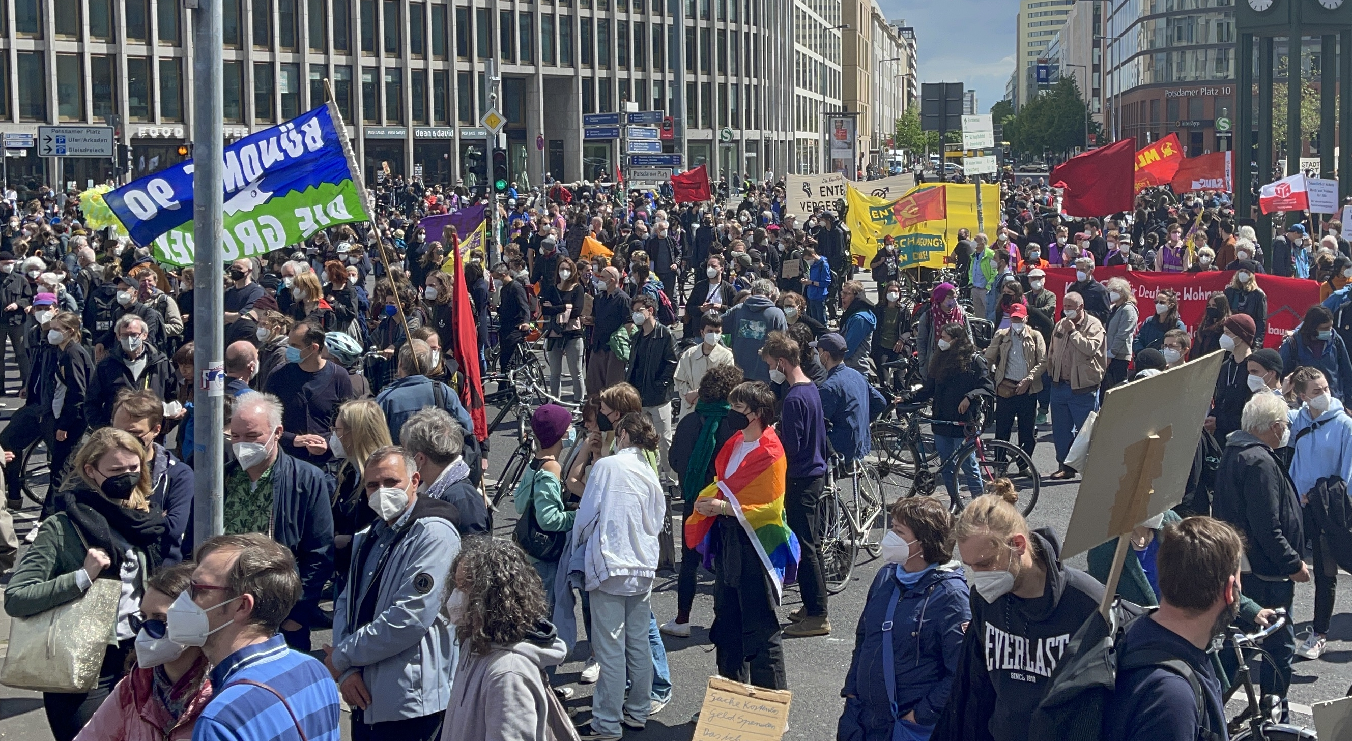 Njemačka: Hiljade ljudi u Berlinu protestiralo zbog visokih cijena stanarina