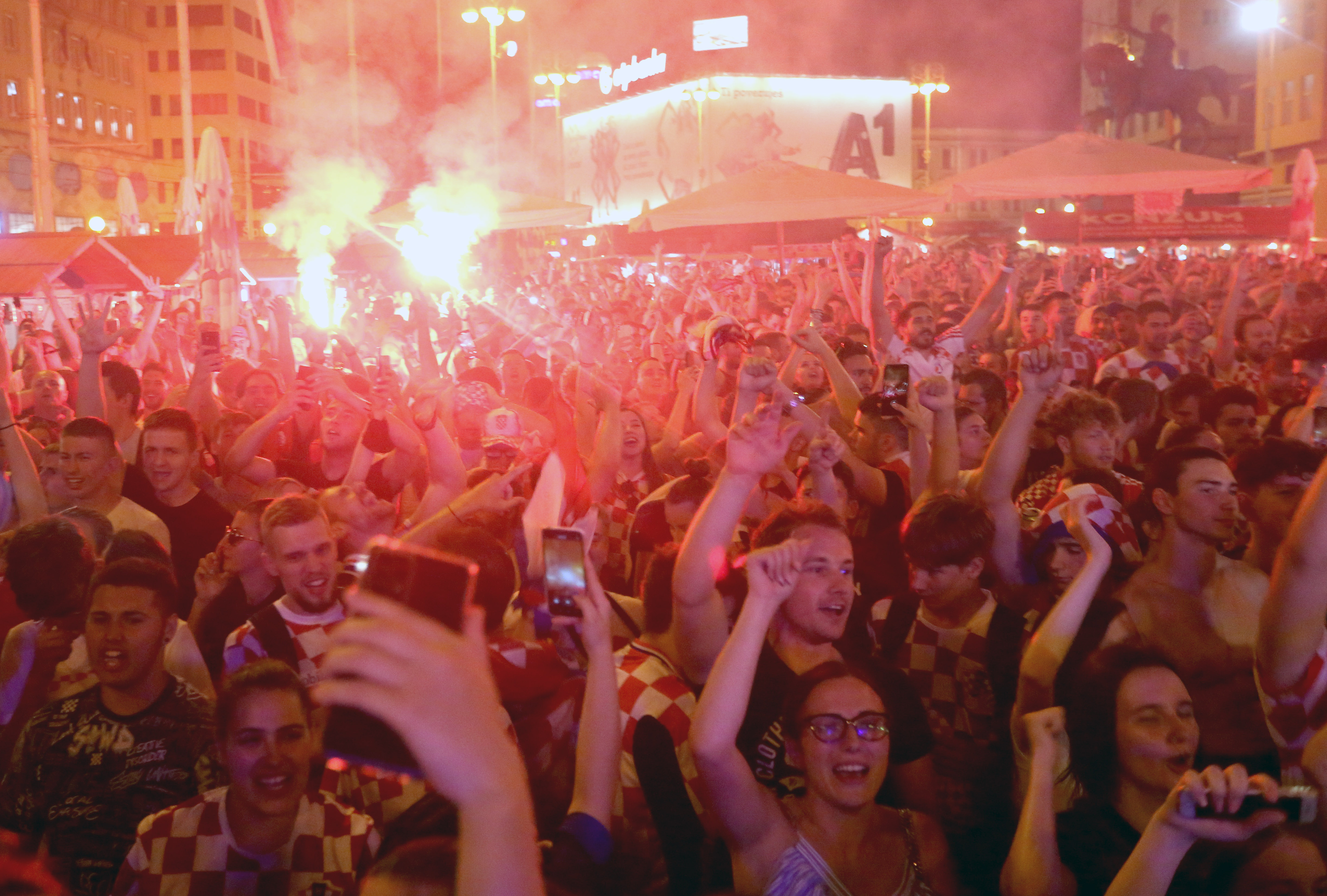 Hrvatska: Navijači proslavili pobjedu ”vatrenih”