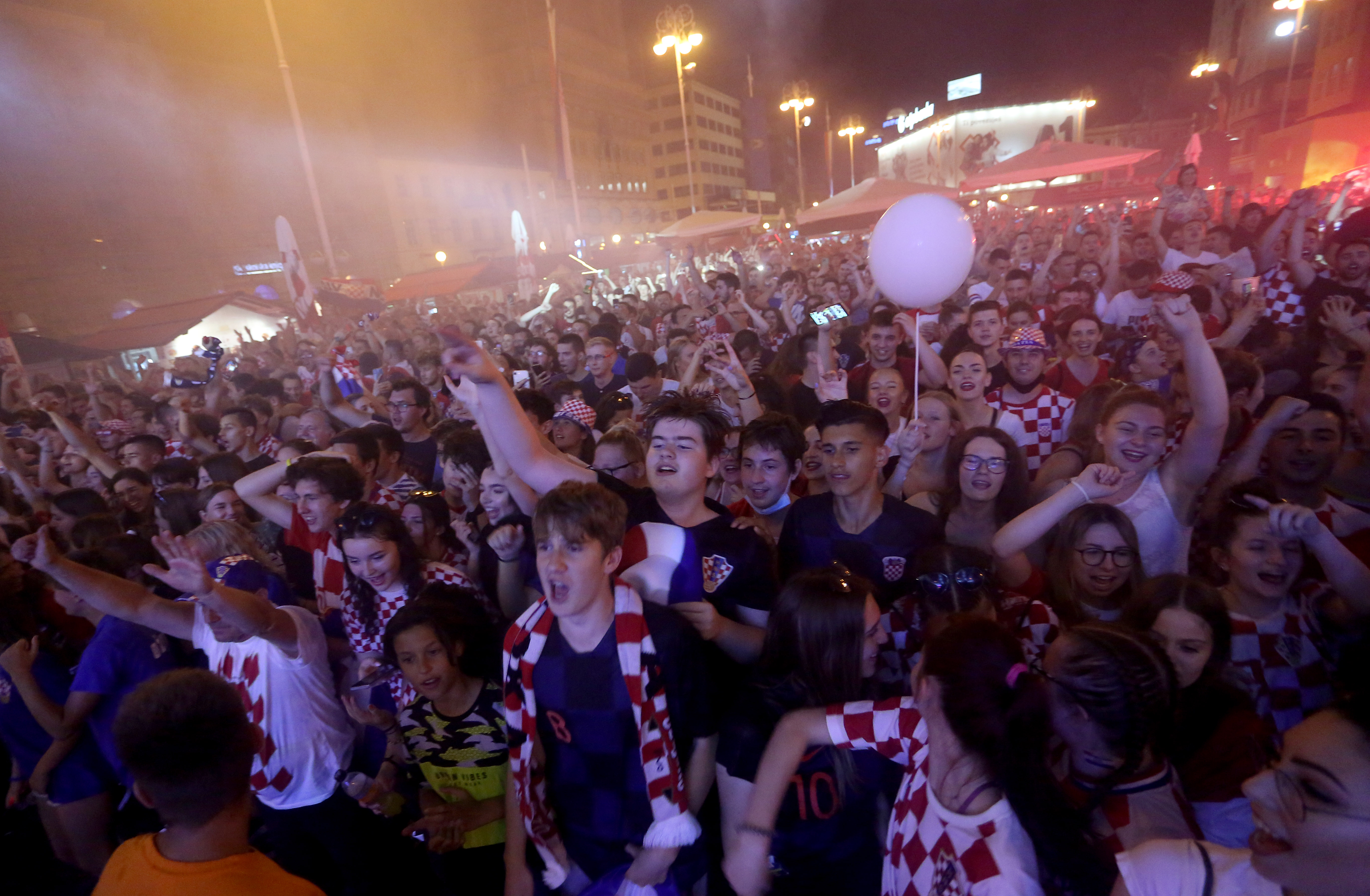 Hrvatska: Navijači proslavili pobjedu ”vatrenih”