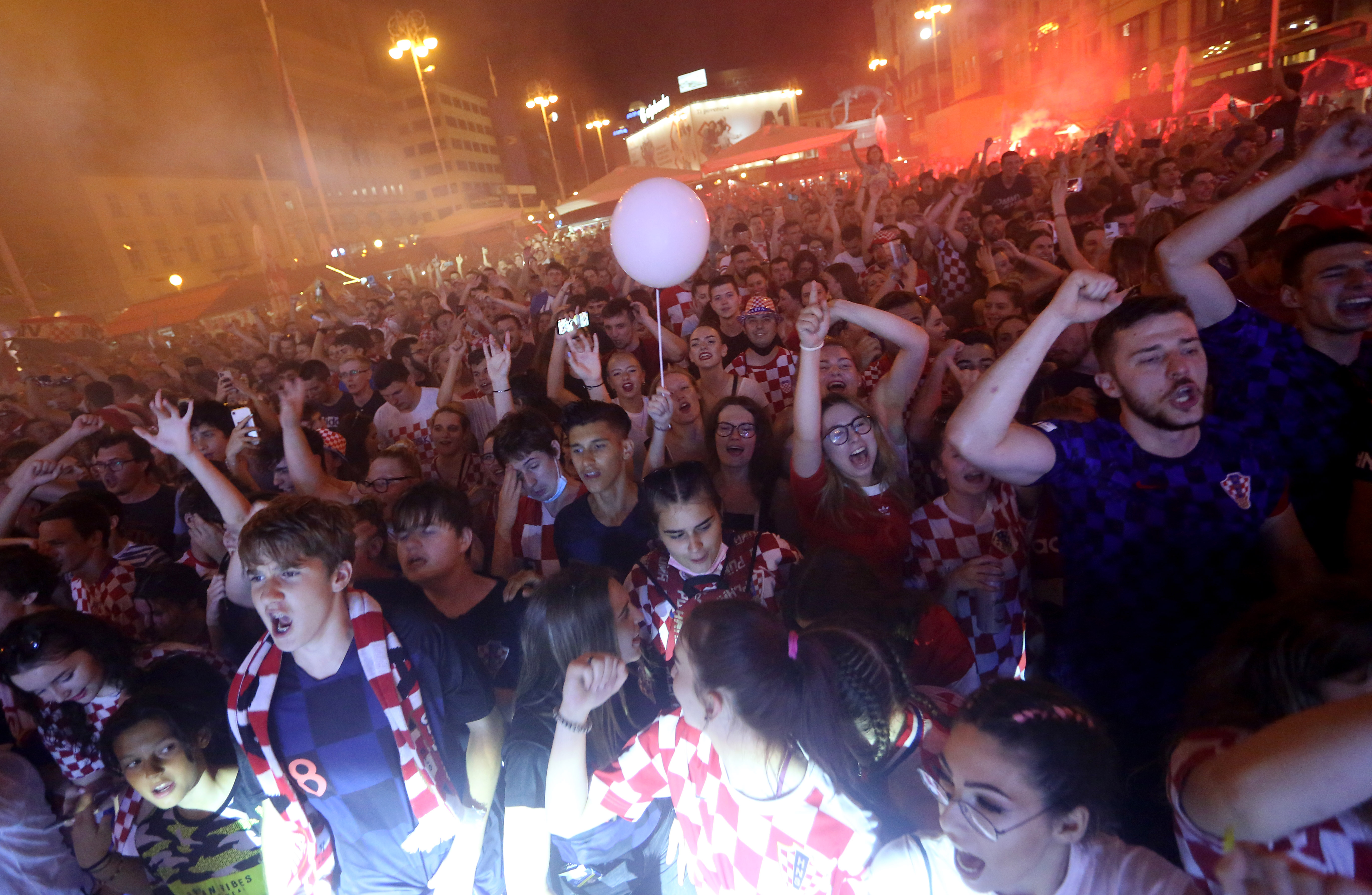 Hrvatska: Navijači proslavili pobjedu ”vatrenih”