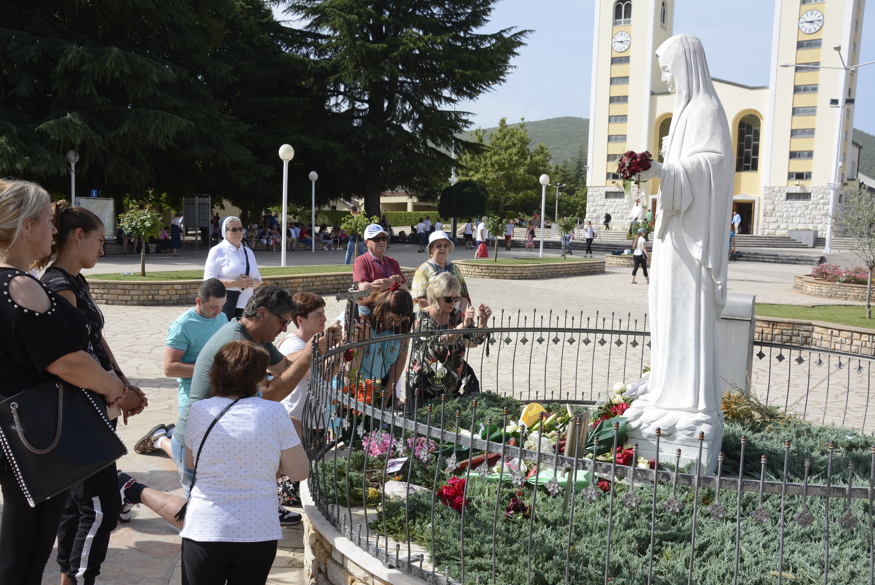 Dan Gospinog ukazanja: Hiljade hodočasnika u Međugorju
