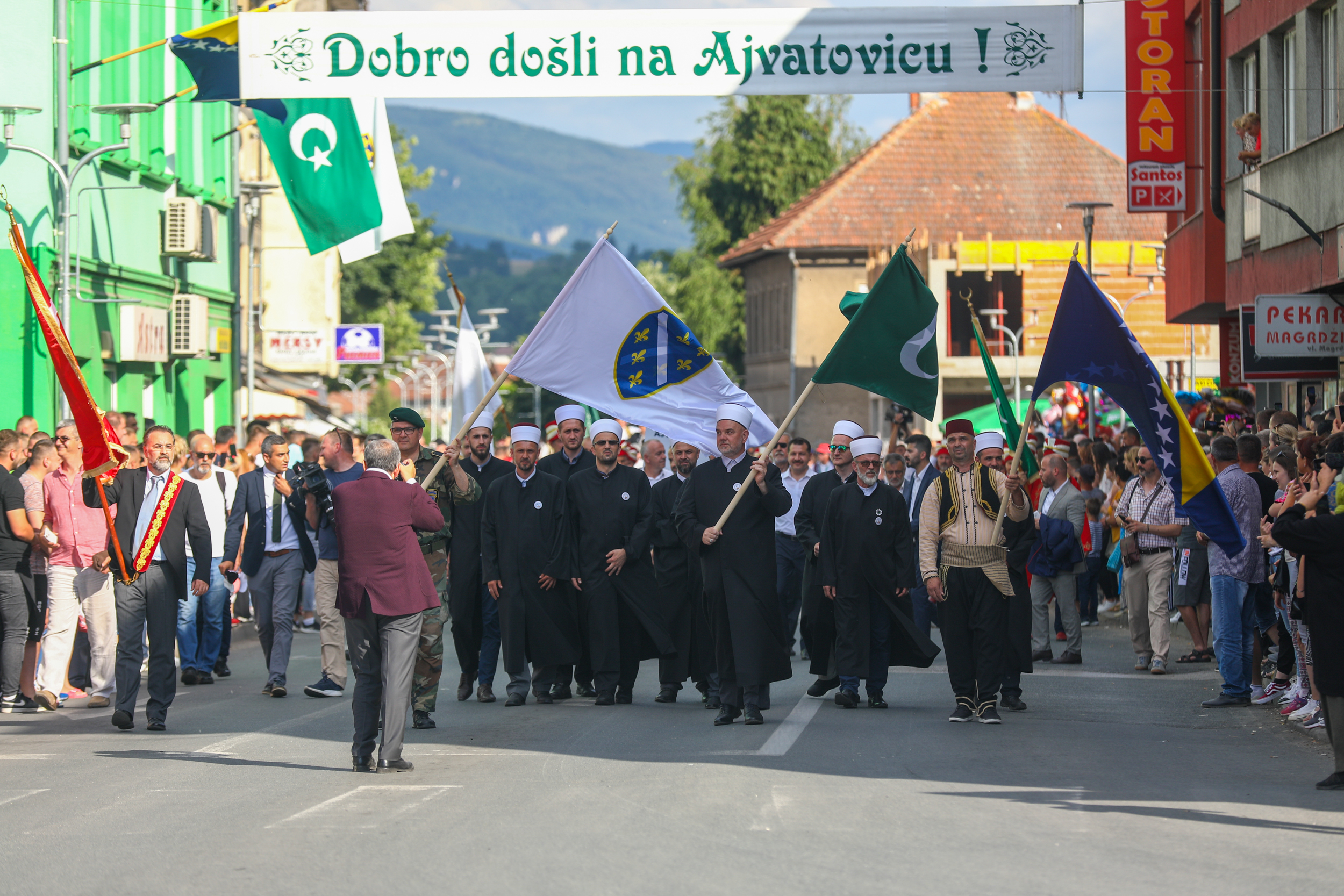511. Dani Ajvatovice: Građani aplauzom ispratili defile konjanika i orkestar Mehter kroz Donji Vakuf