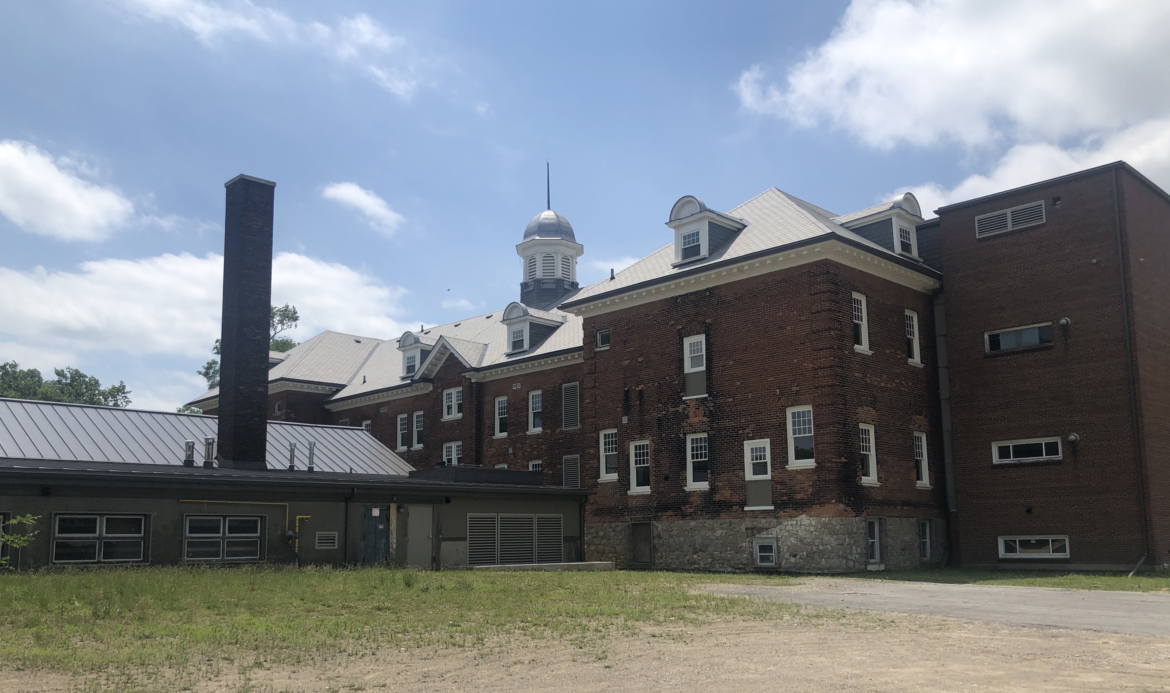 Geronimo Henry, koji je proveo 11 godina u crkvenom internatu u Kanadi, događaje nazvao genocidom