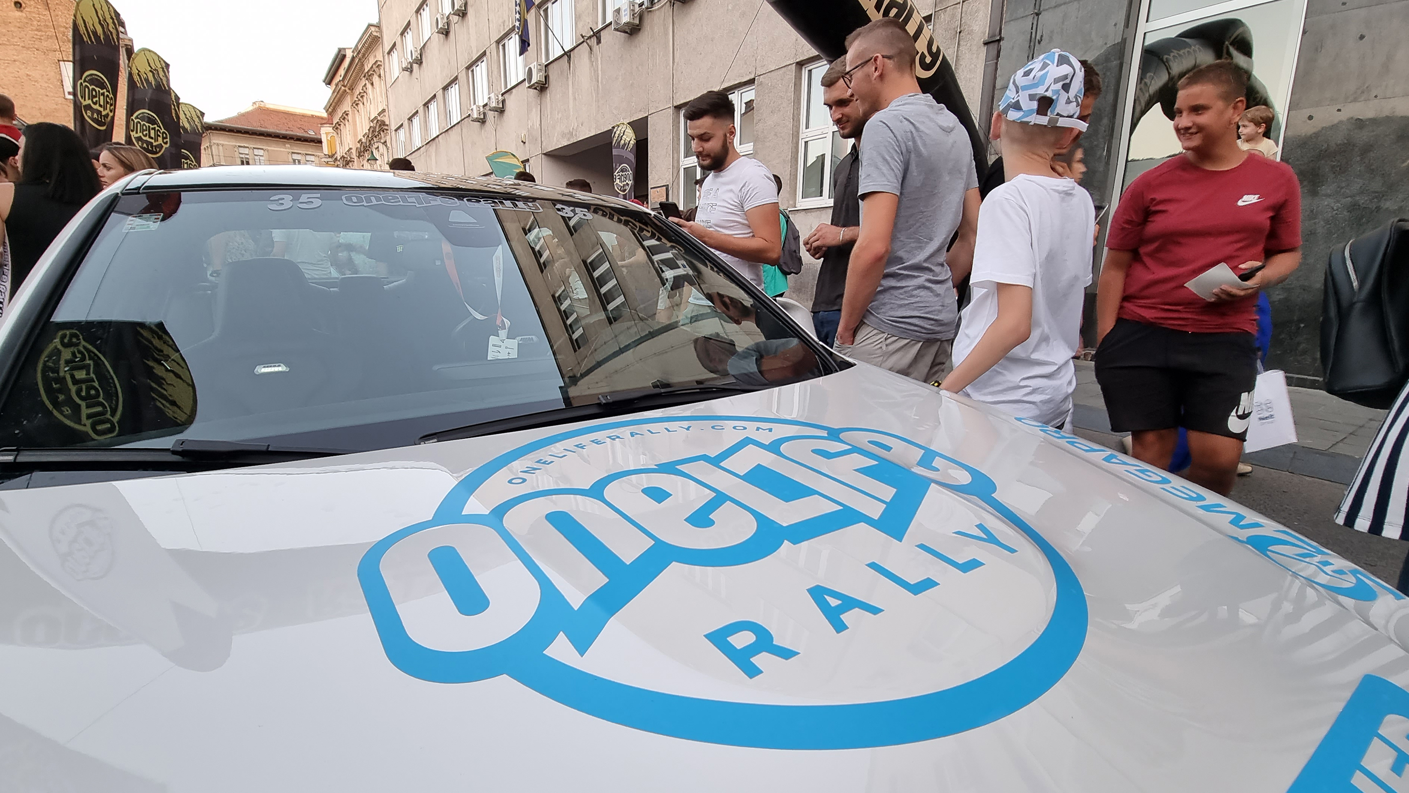 Superluksuzni automobili na ulicama Sarajeva (Anadolija)