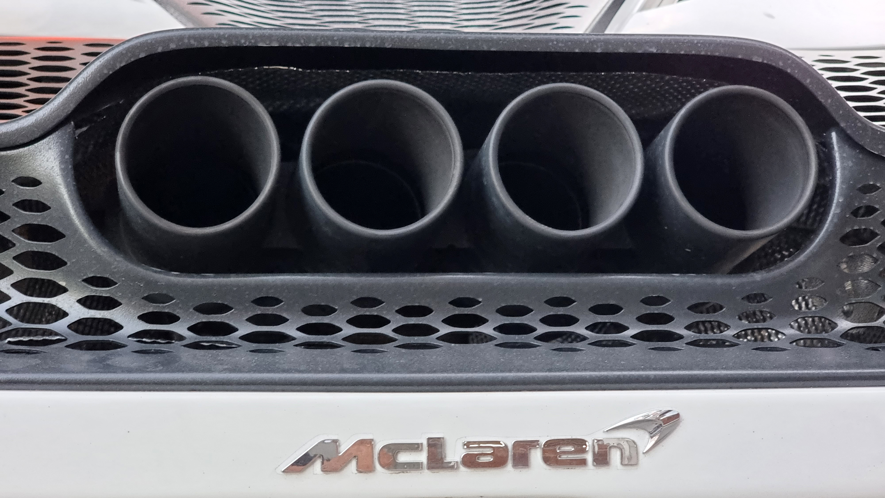 Superluksuzni automobili na ulicama Sarajeva (Anadolija)