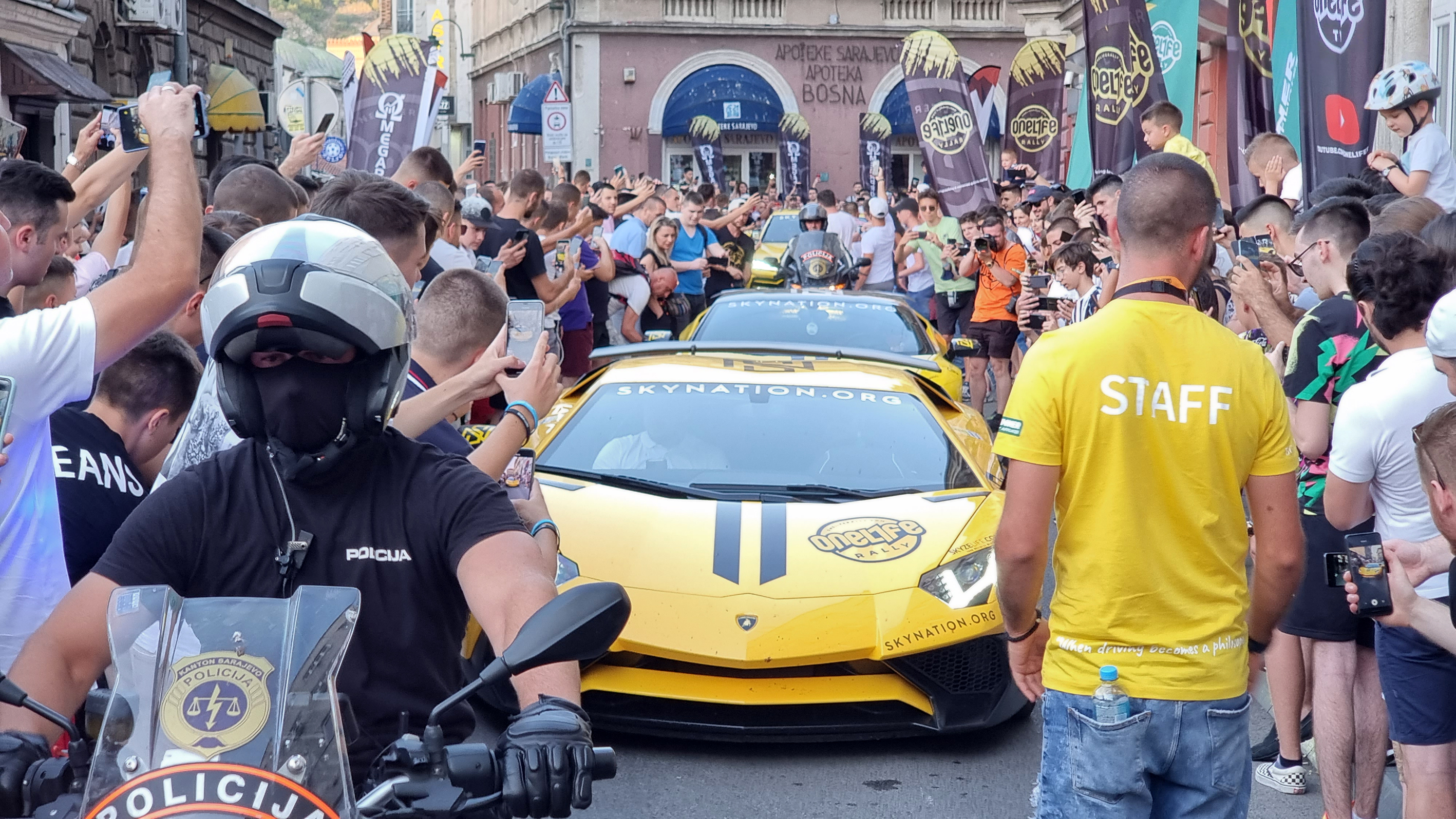 Superluksuzni automobili na ulicama Sarajeva (Anadolija)