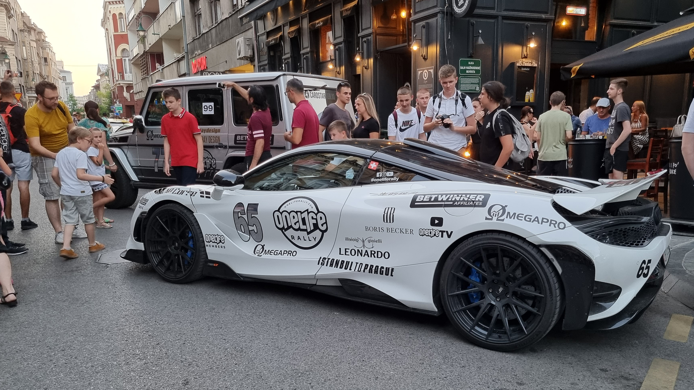 Superluksuzni automobili na ulicama Sarajeva (Anadolija)