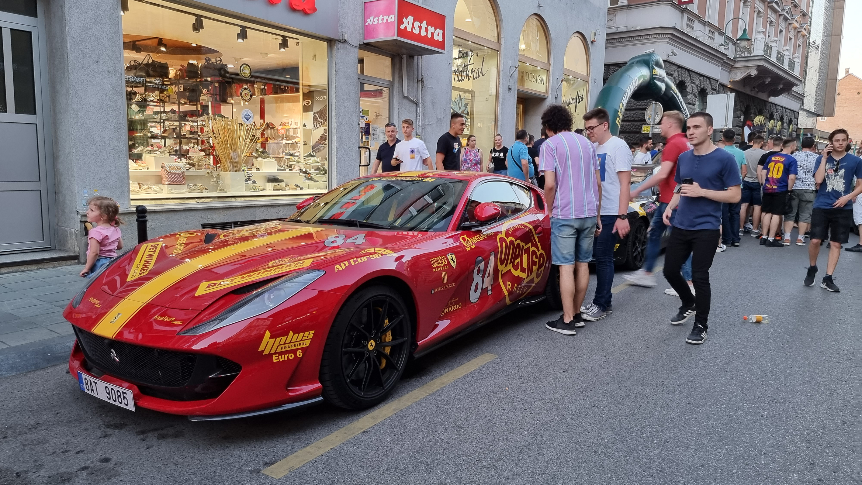 Superluksuzni automobili na ulicama Sarajeva (Anadolija)