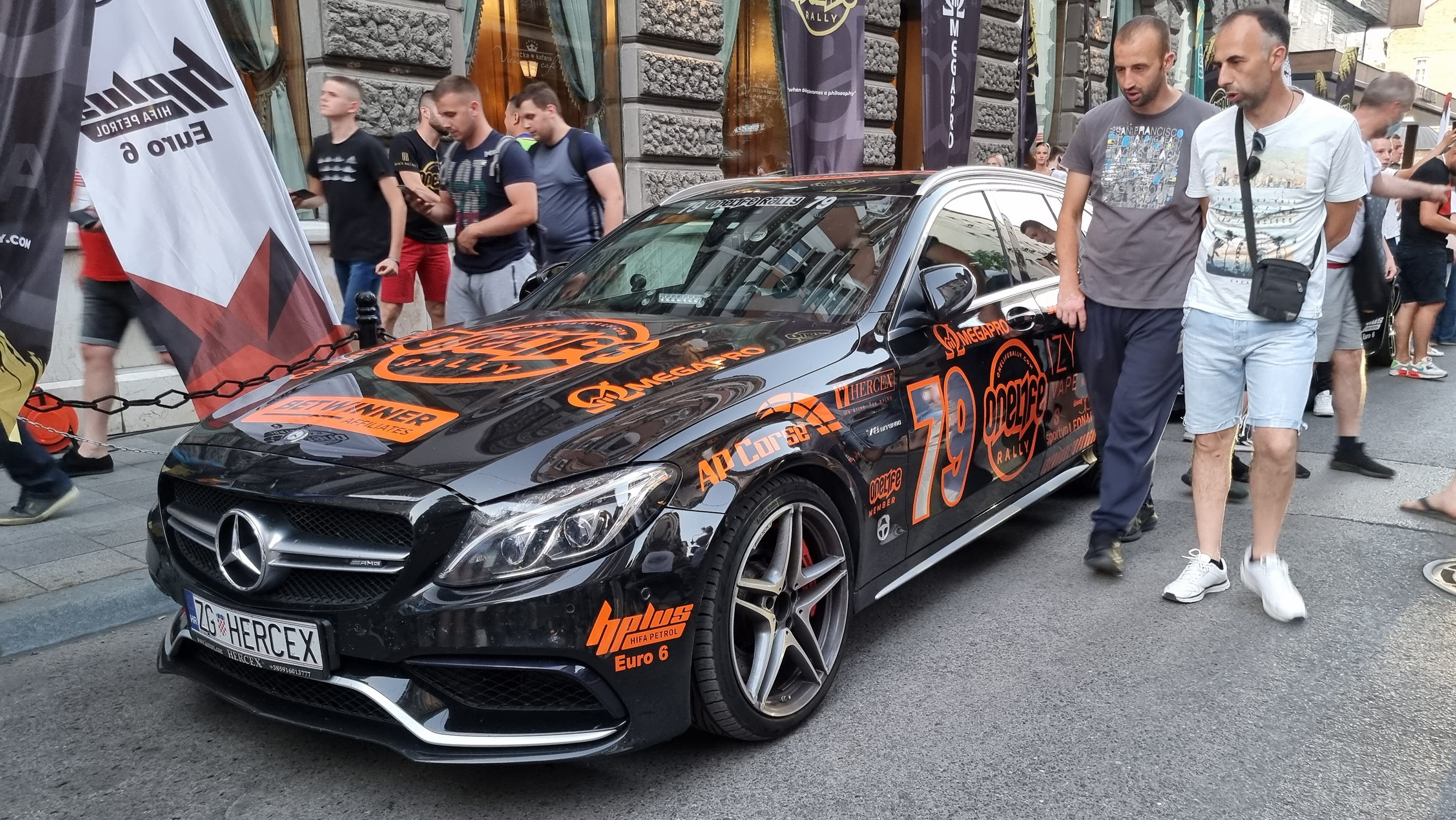 Superluksuzni automobili na ulicama Sarajeva (Anadolija)