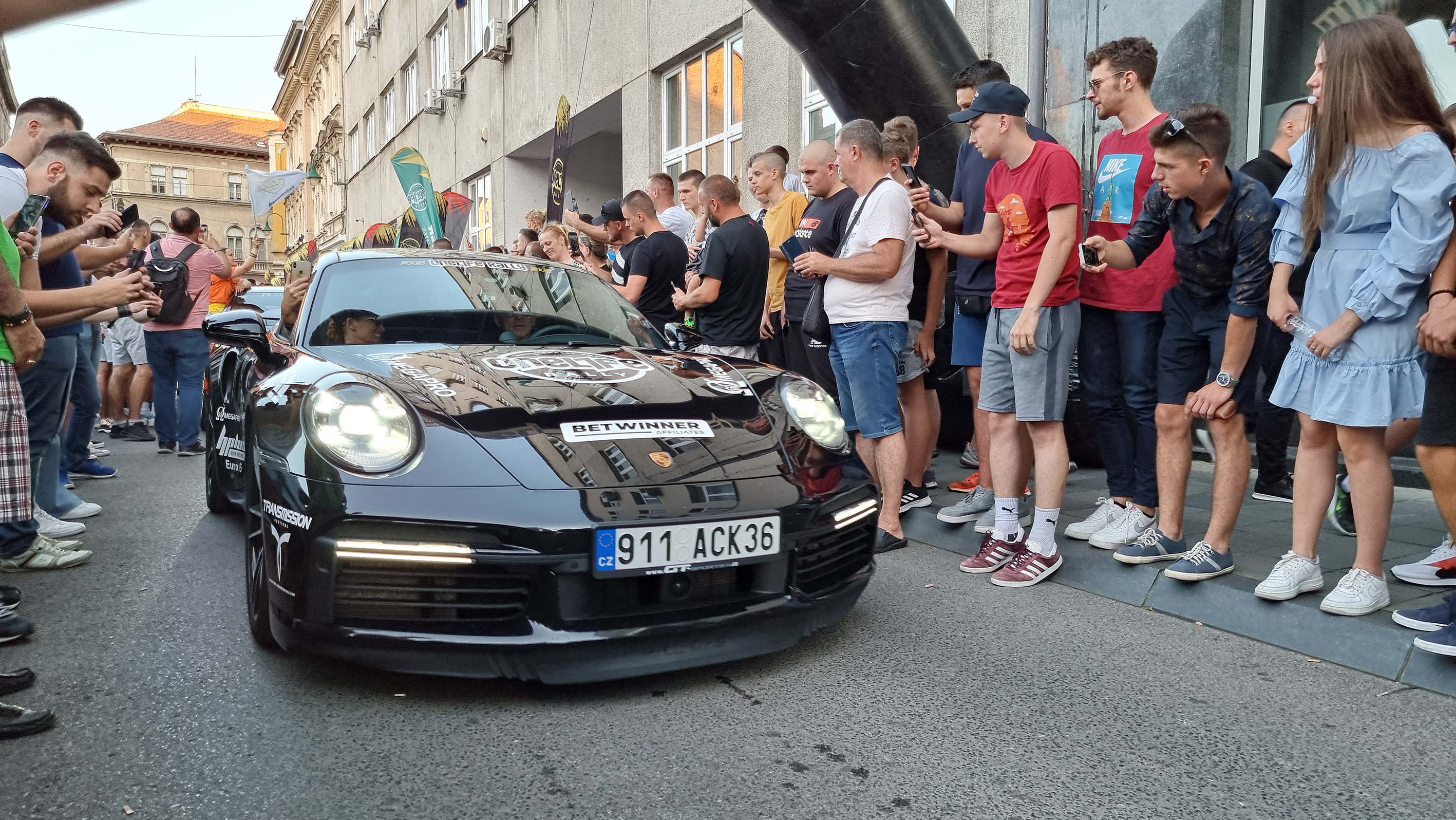 Superluksuzni automobili na ulicama Sarajeva