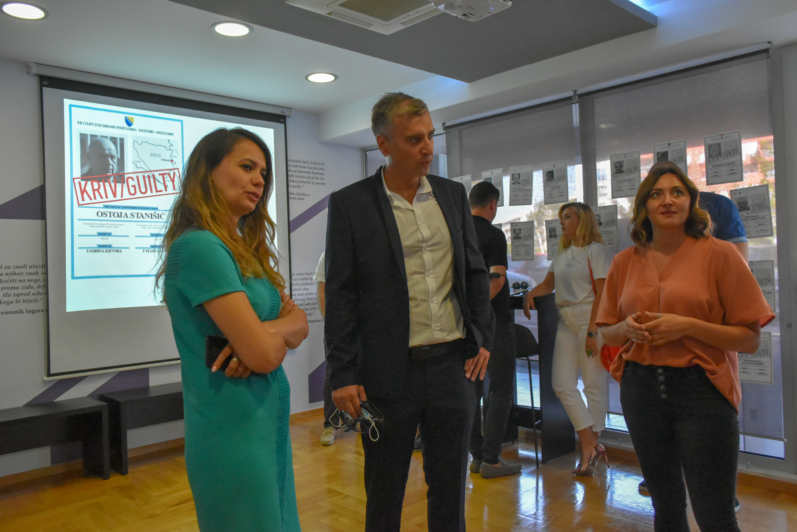 Podgorica: Otvorena izložba s presudama osuđenim ratnim zločincima za genocid u Srebrenici