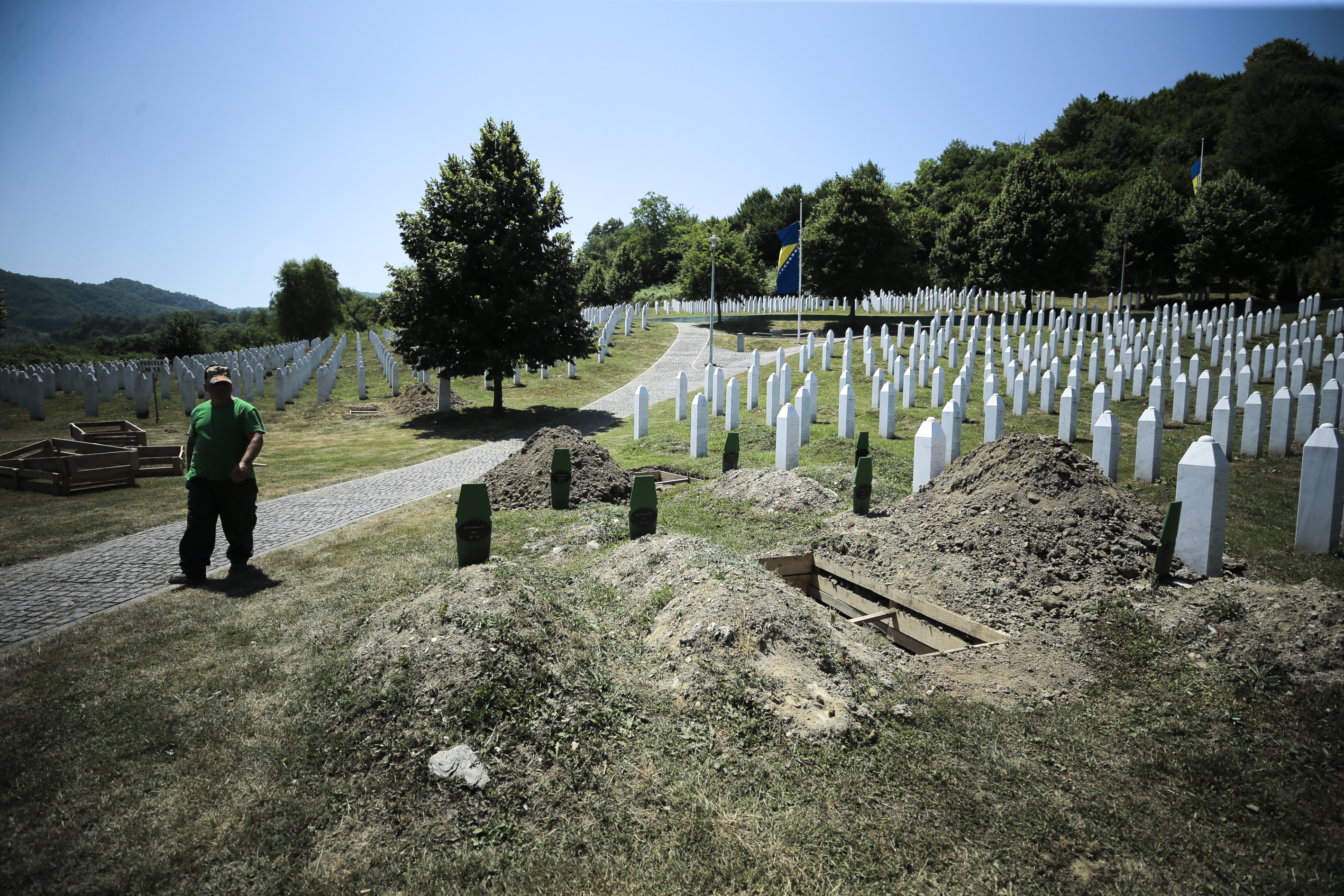 Pripreme za obilježavanje 11. jula: U Potočarima iskopavanje mezara za 19 žrtava srebreničkog genocida